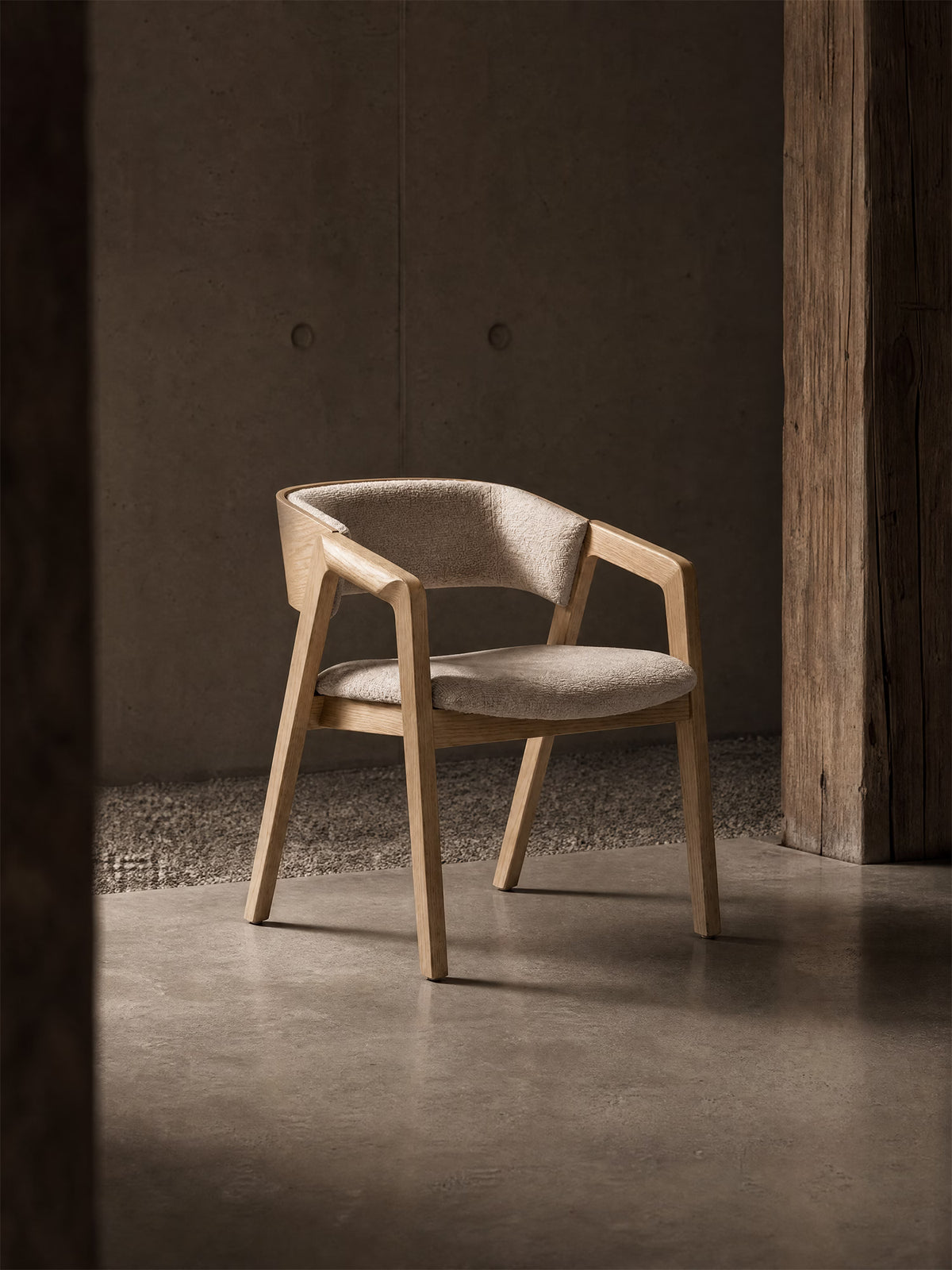Etra Sedia in legno massello naturale con braccioli e tessuto Oeko-Tex  - design moderno e naturale