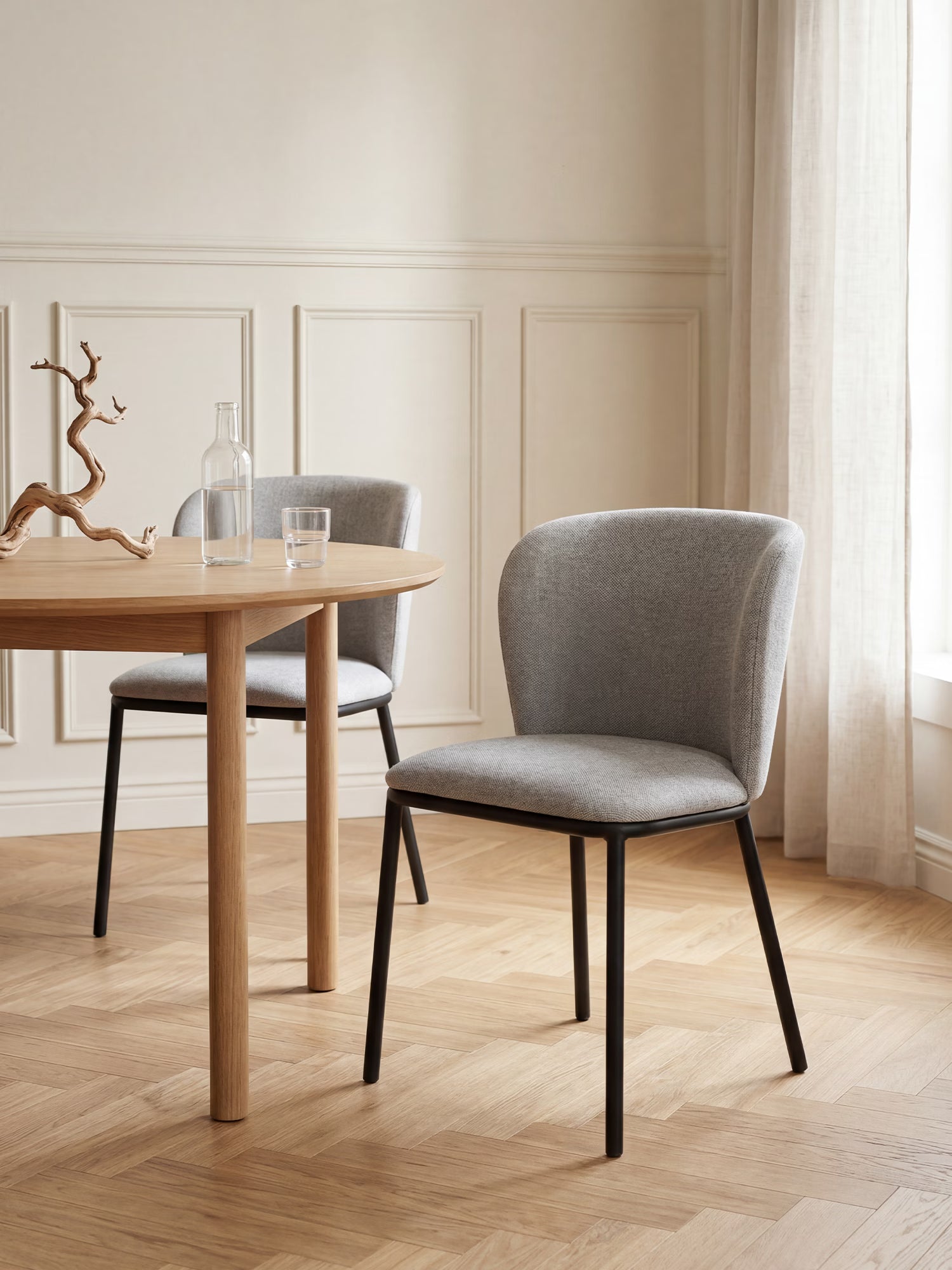 Evissa Upholstered chair in fabric with painted metal legs