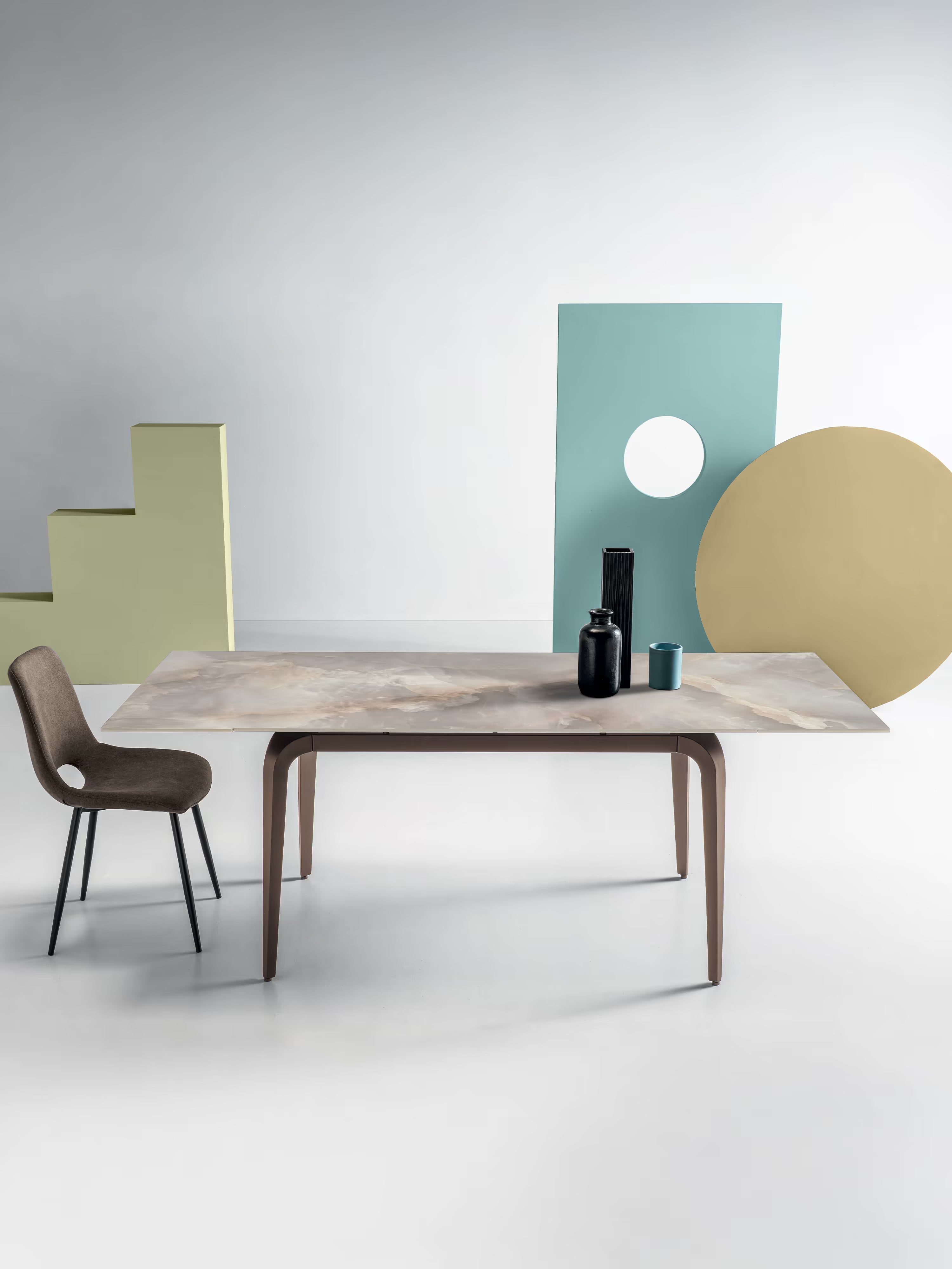 Felix Tavolo allungabile in marmo onice lucido – base in metallo marrone da 6 a 10 posti