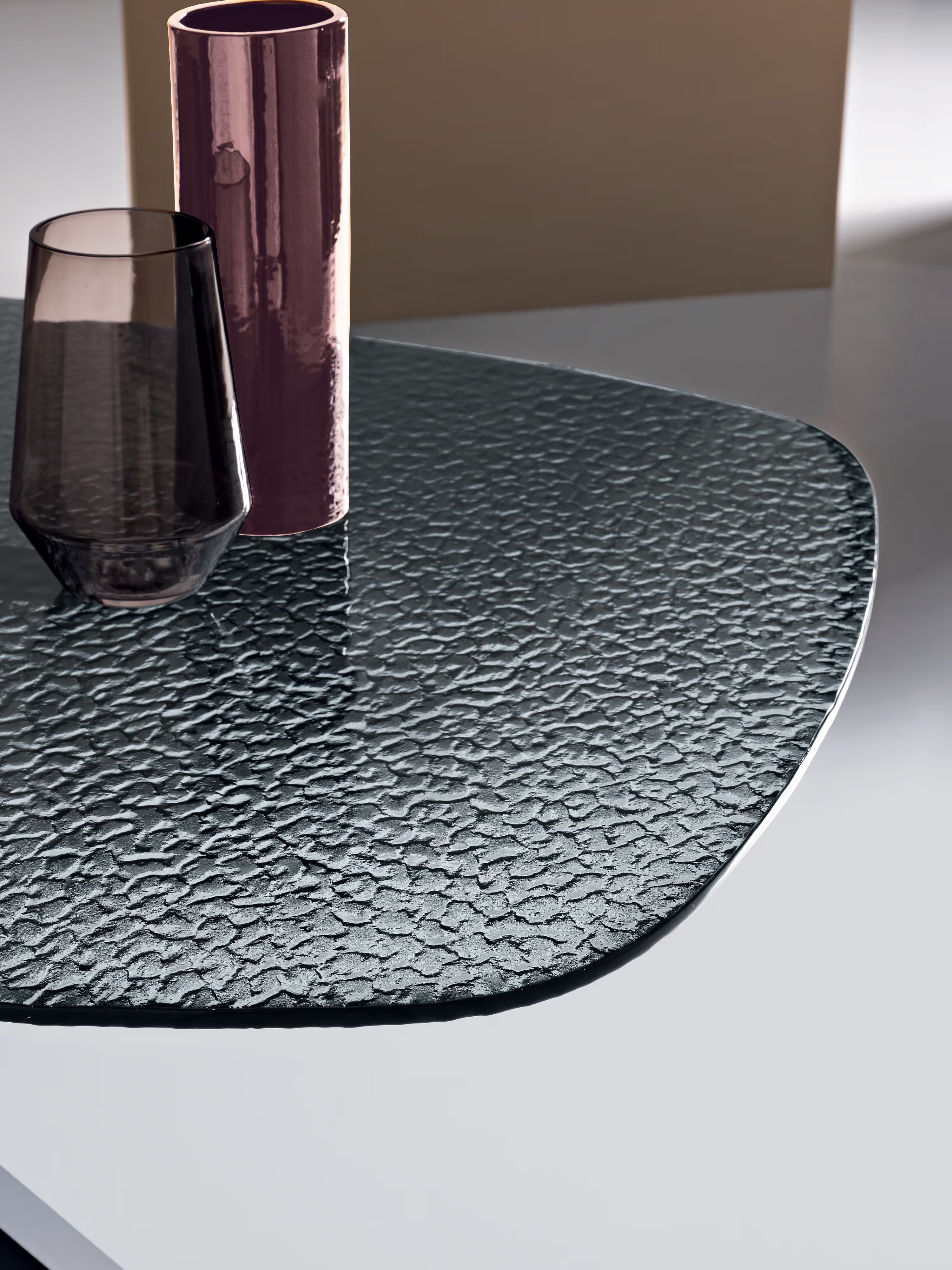 Fever Designer table with hammered smoked glass top – black metal base 180 x 100 cm