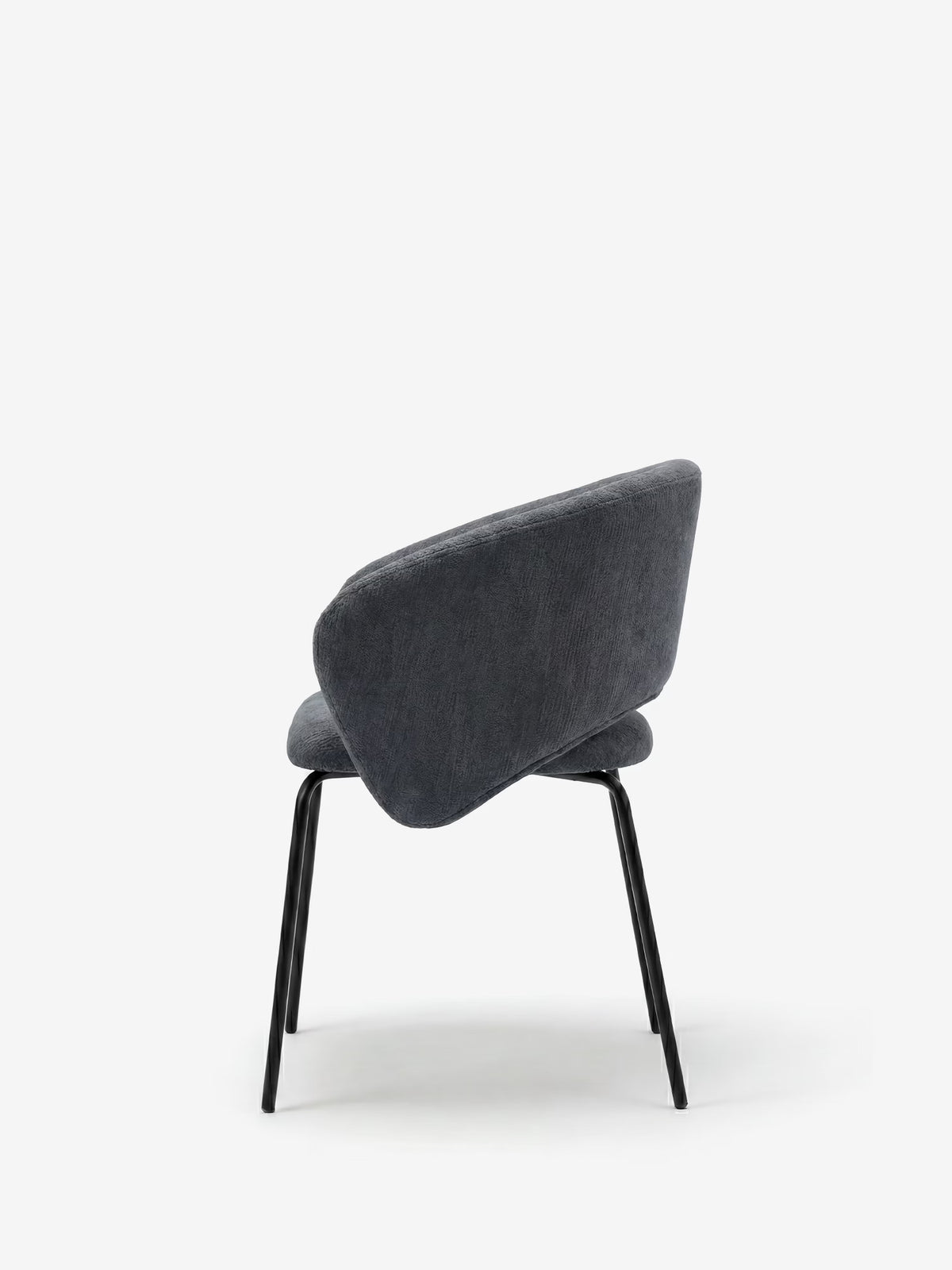 Fosca Sedia imbottita di design in morbido tessuto con braccioli e gambe in metallo nero