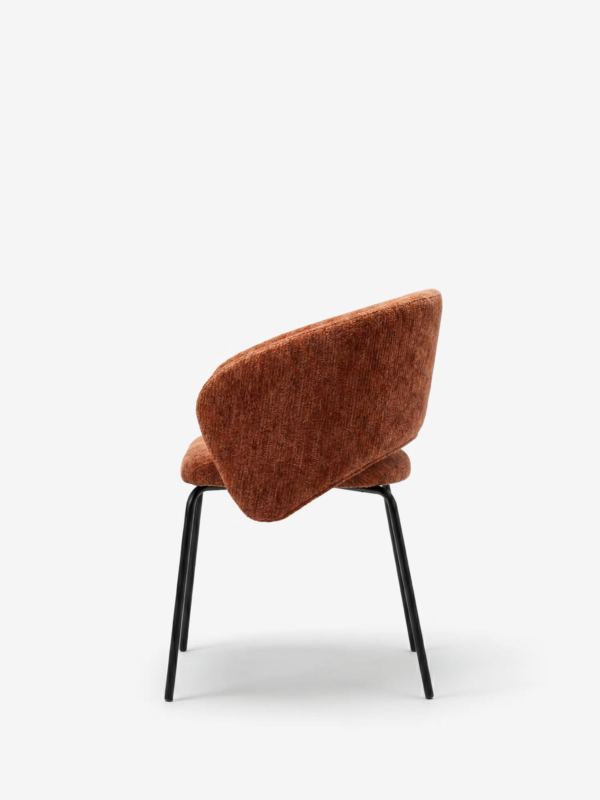 Fosca Sedia imbottita di design in morbido tessuto con braccioli e gambe in metallo nero