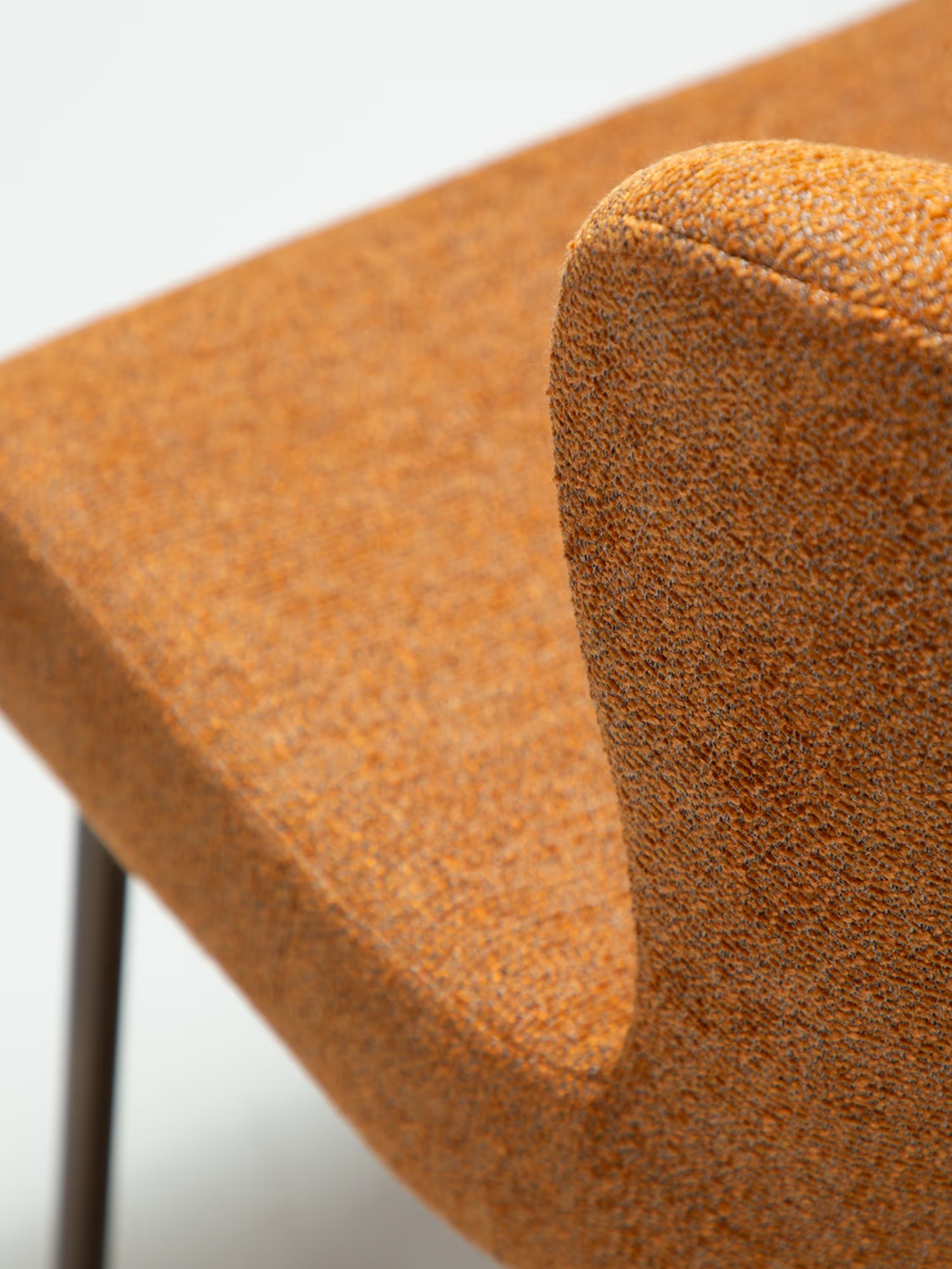 GLAM Chaise pivotante en tissu bouclé avec base en métal - design élégant et minimaliste
