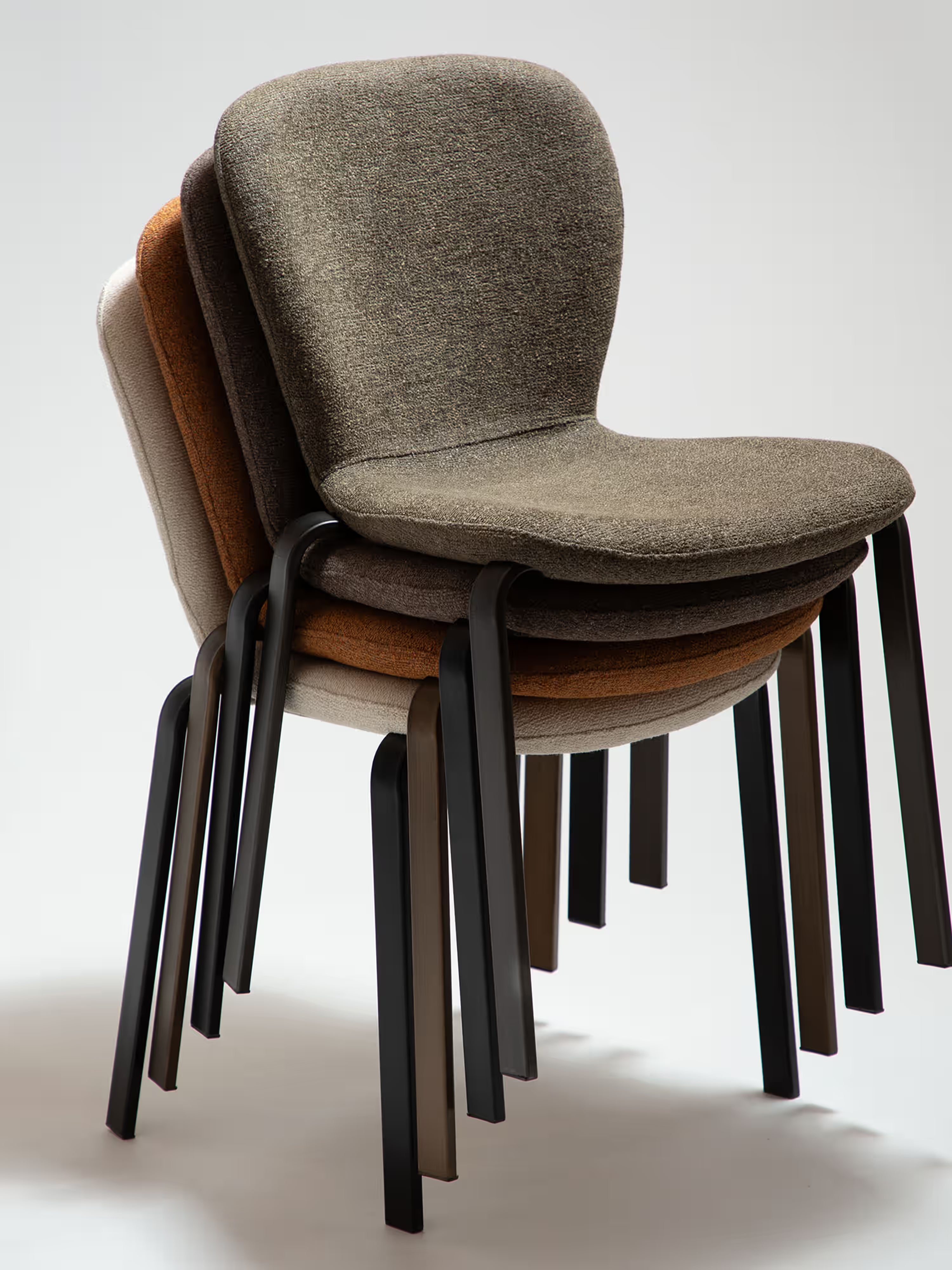 Heap Chaise moderne empilable - rembourrée en bouclé avec structure en métal