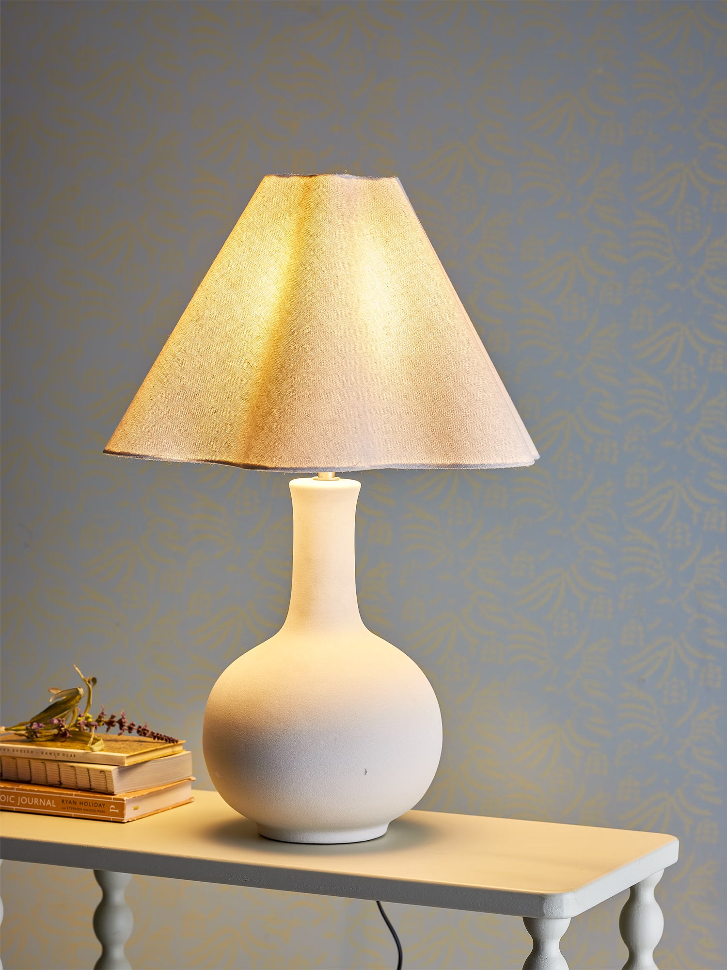 Heide Lampada da tavolo in gres bianco - forma morbida e armoniosa