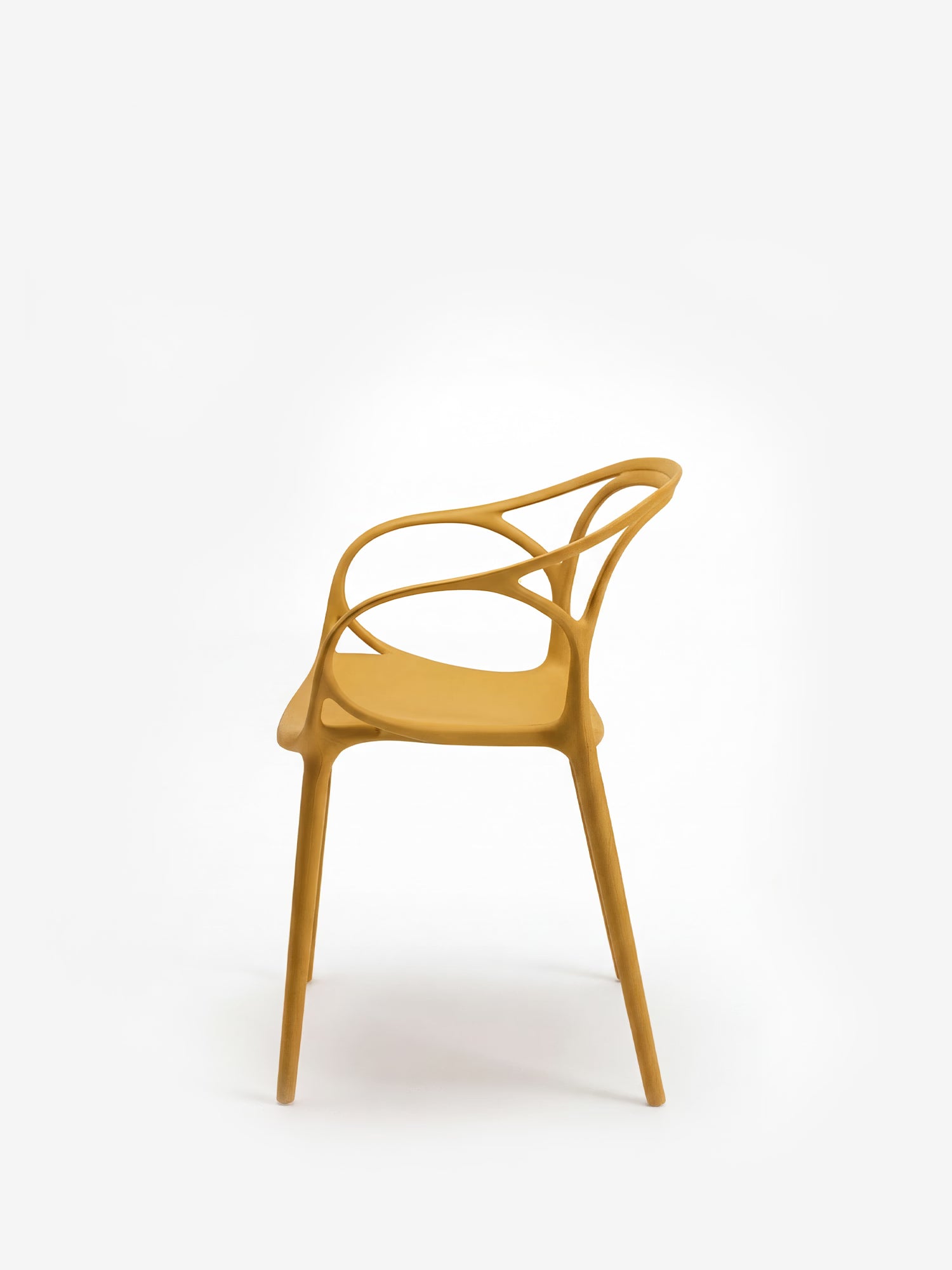 HUG Silla de polipropileno para interior y exterior con diseño escultórico