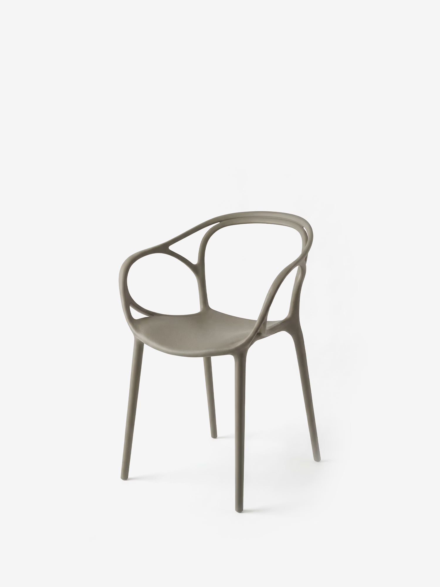 HUG Silla de polipropileno para interior y exterior con diseño escultórico