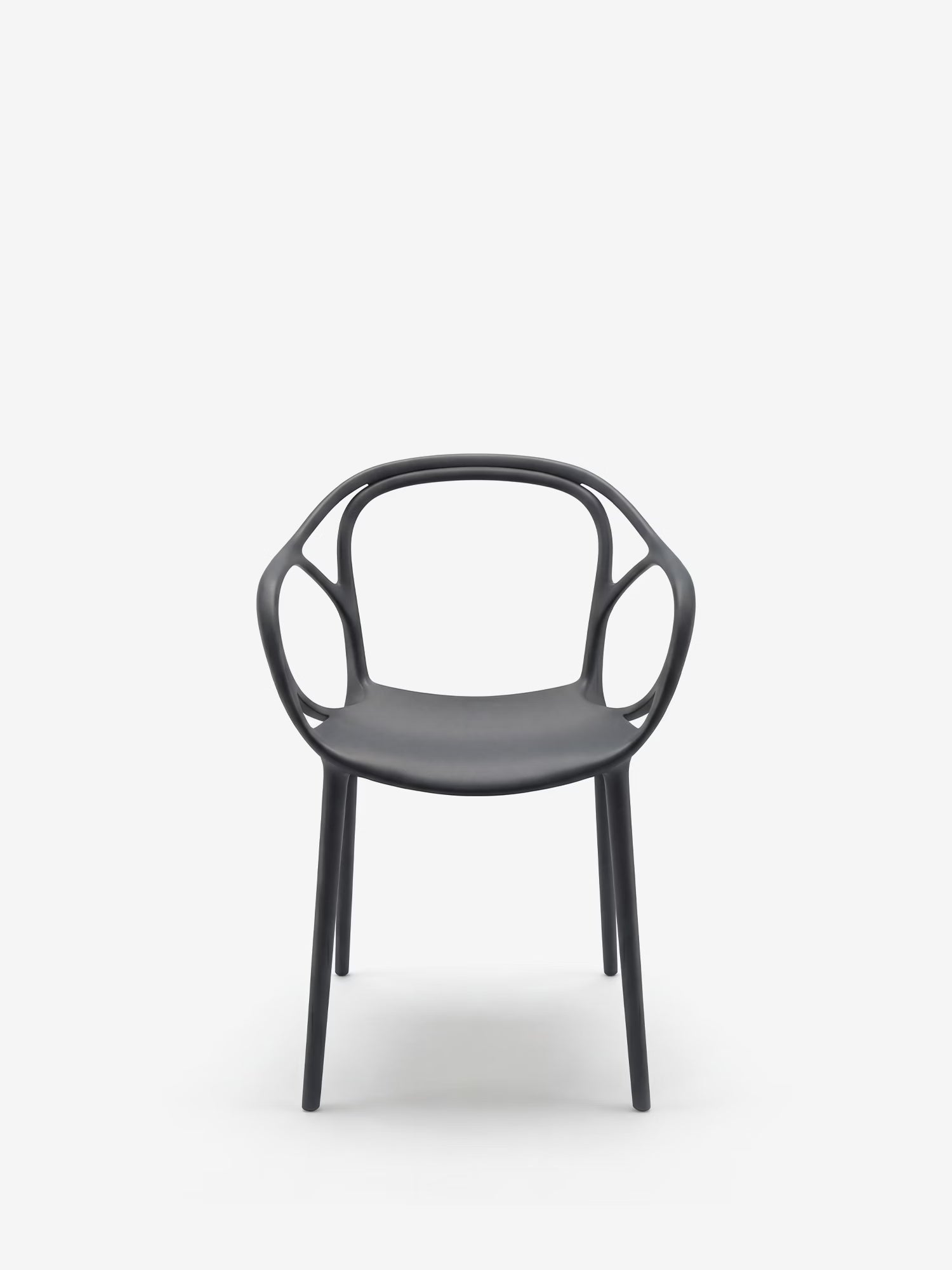 HUG Silla de polipropileno para interior y exterior con diseño escultórico