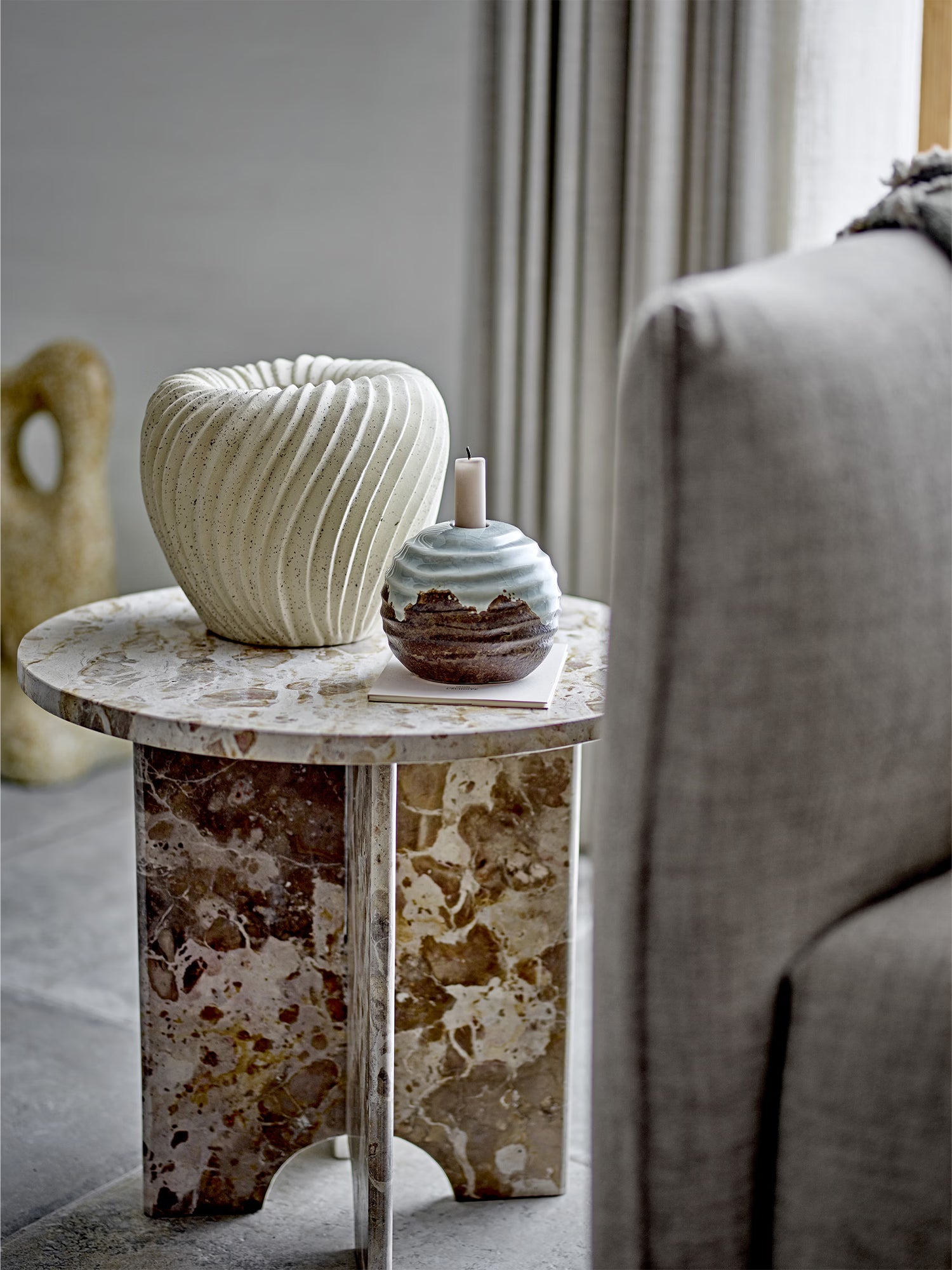 Jasmia Round side table Ø46 in natural brown marble