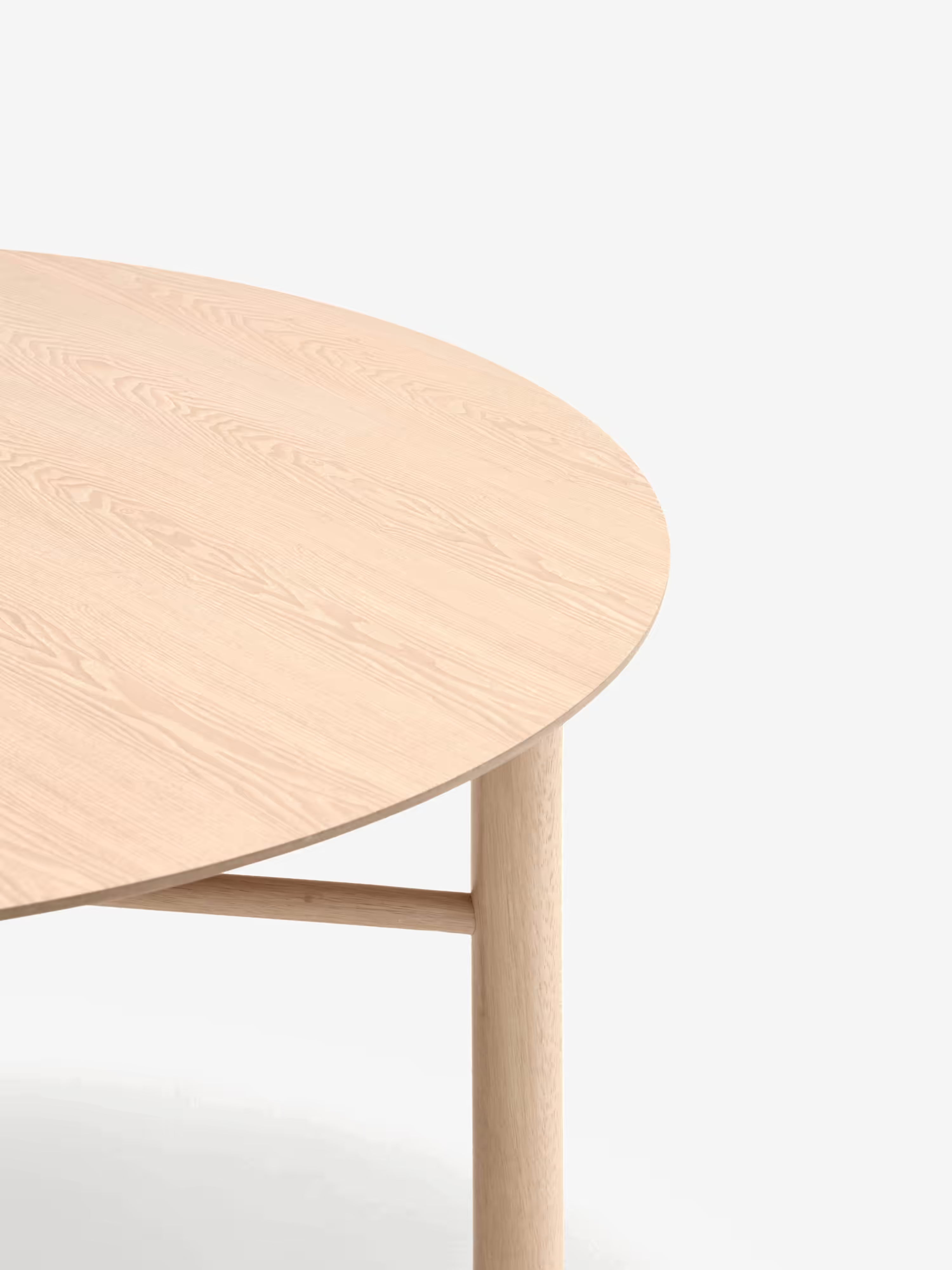 Junco Round dining table - in natural or black ash Ø120 cm