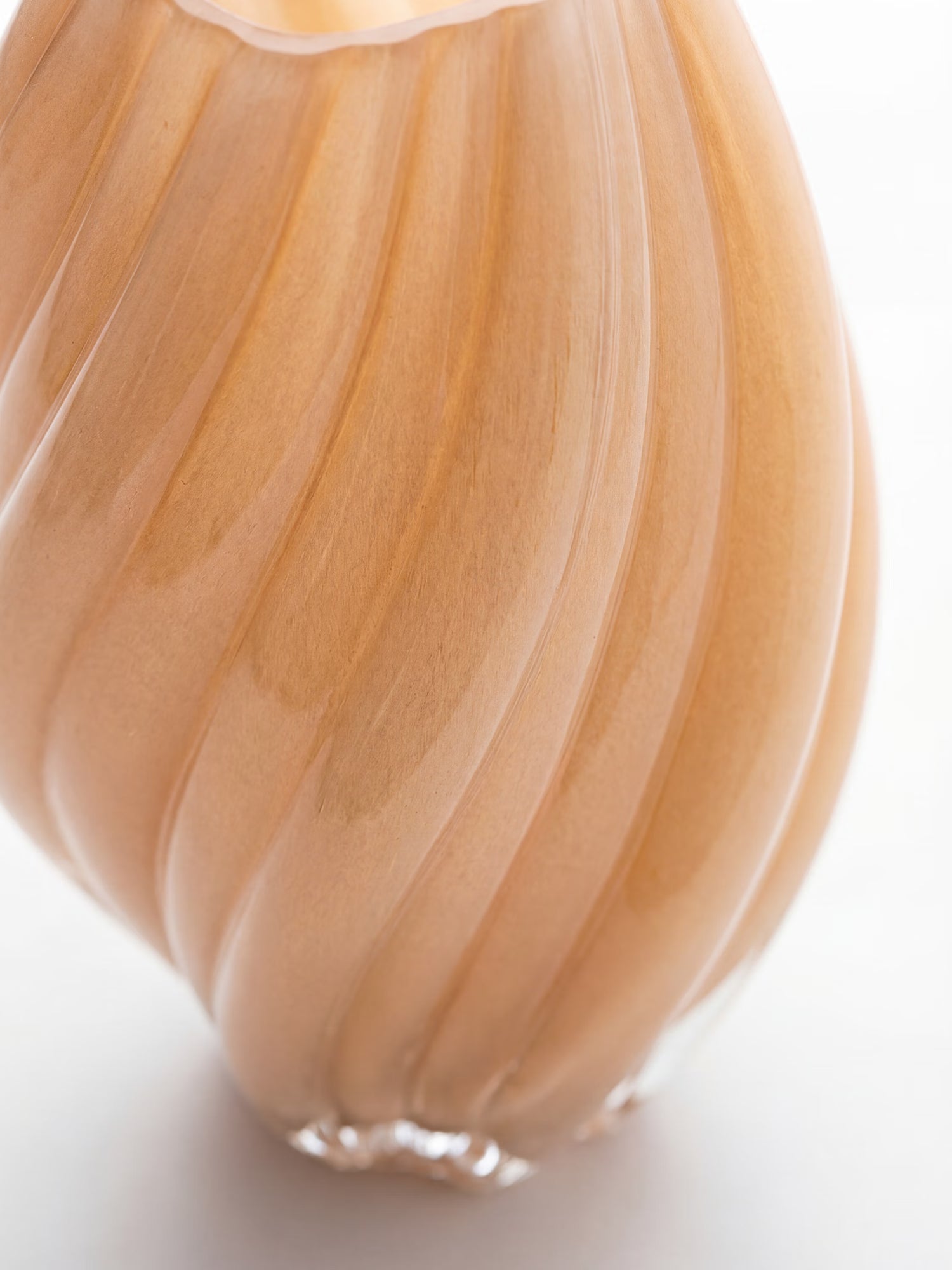 Kanji vaso in vetro soffiato beige con forma twistata H30 cm