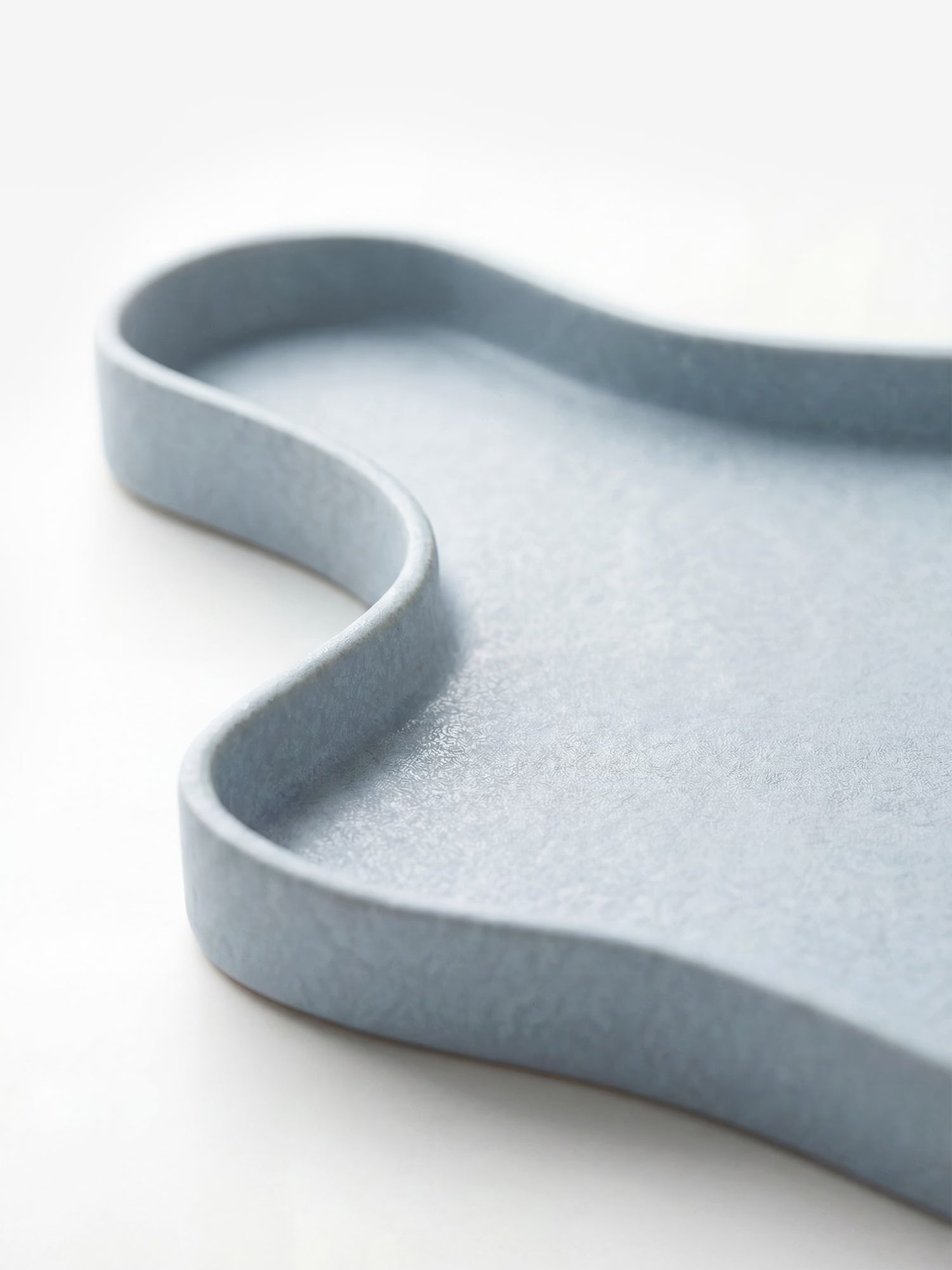 Lakey decorative tray in organic blue gres 32 cm