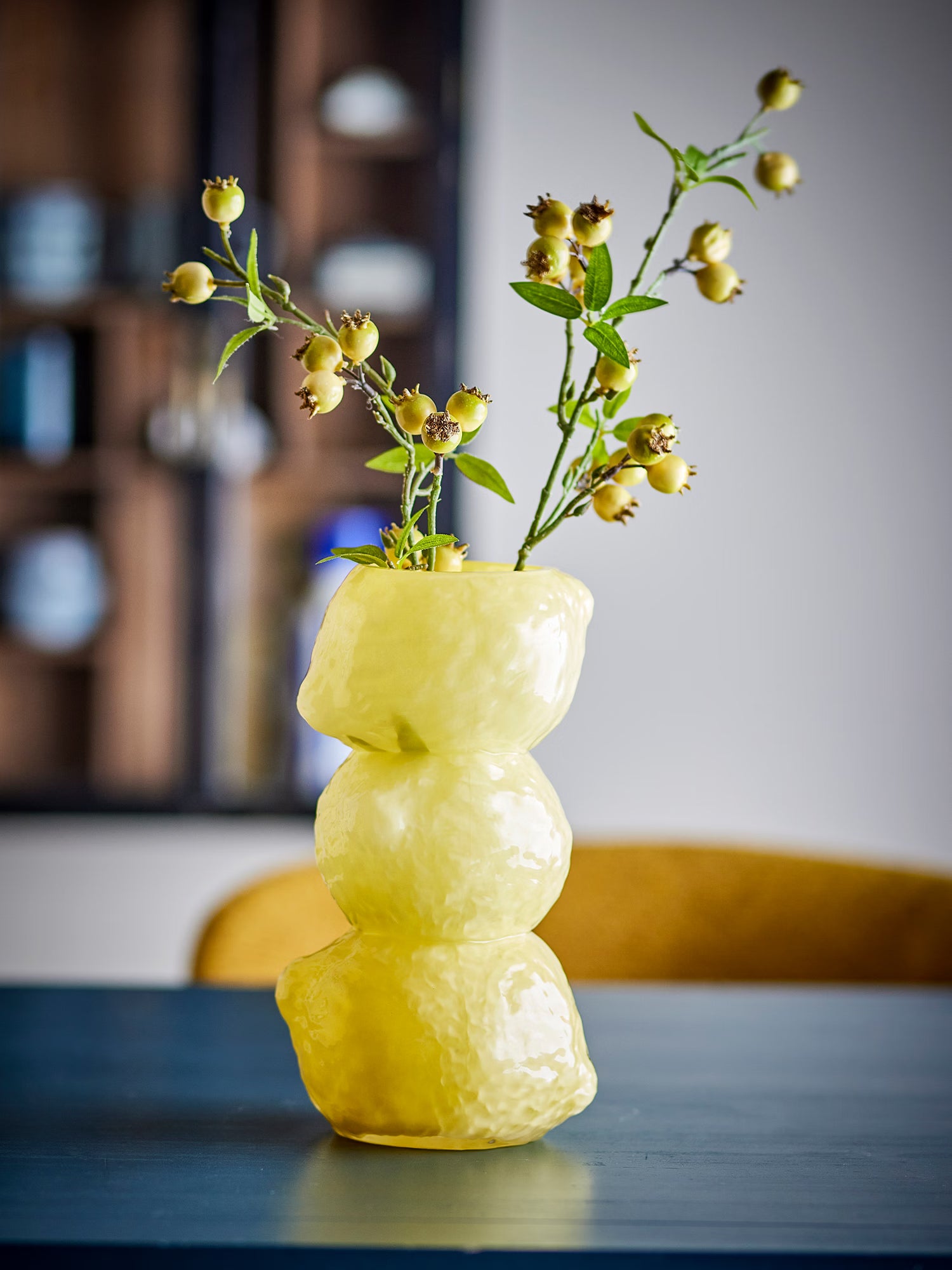 Zitronenvase aus gelbem geblasenem Glas mit organischem Design