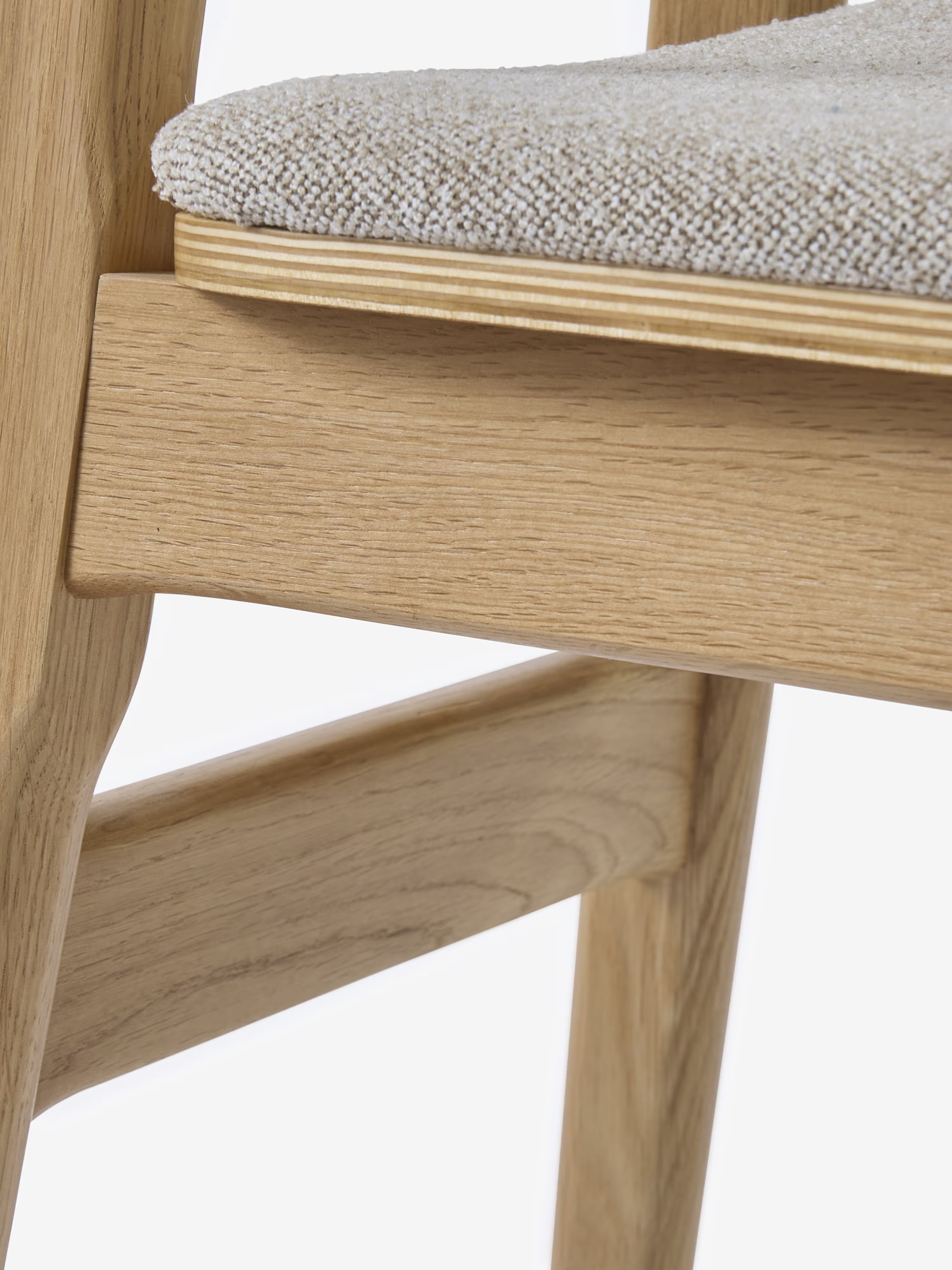 Livo Chaise en chêne massif avec assise rembourrée en tissu beige