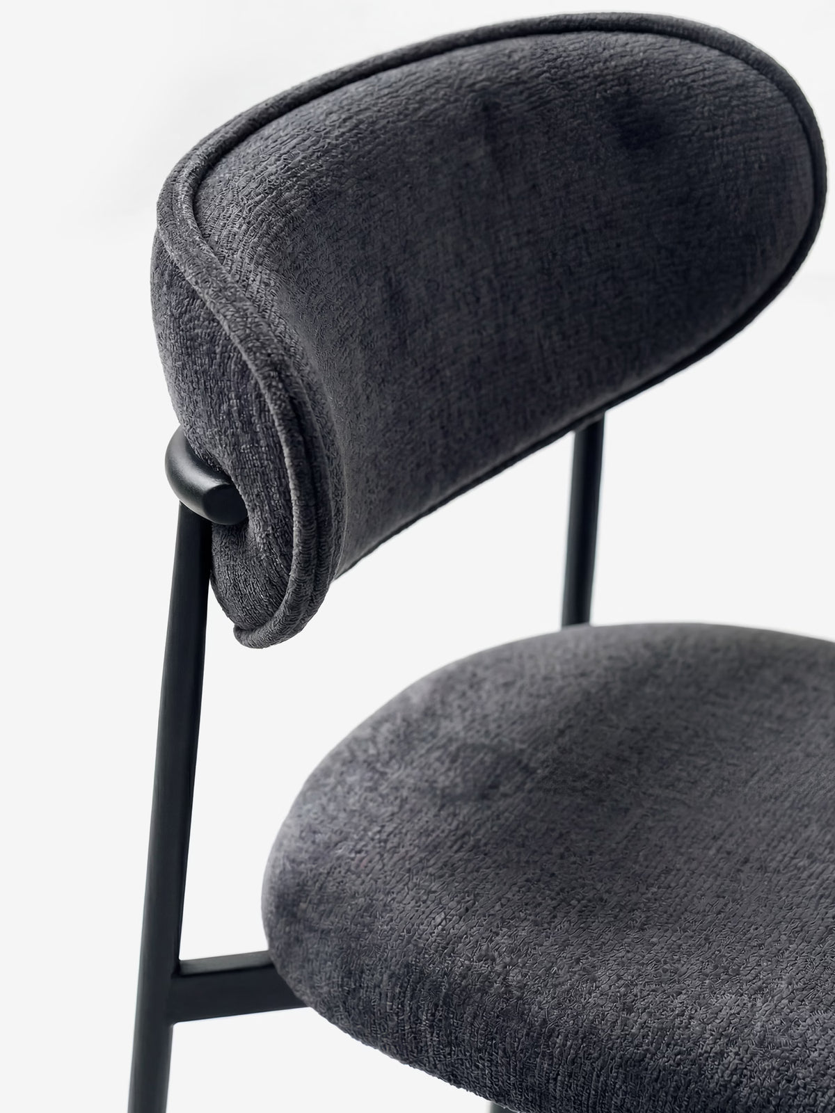 Luce Sedia imbottita in tessuto morbido ciniglia - struttura in metallo nero