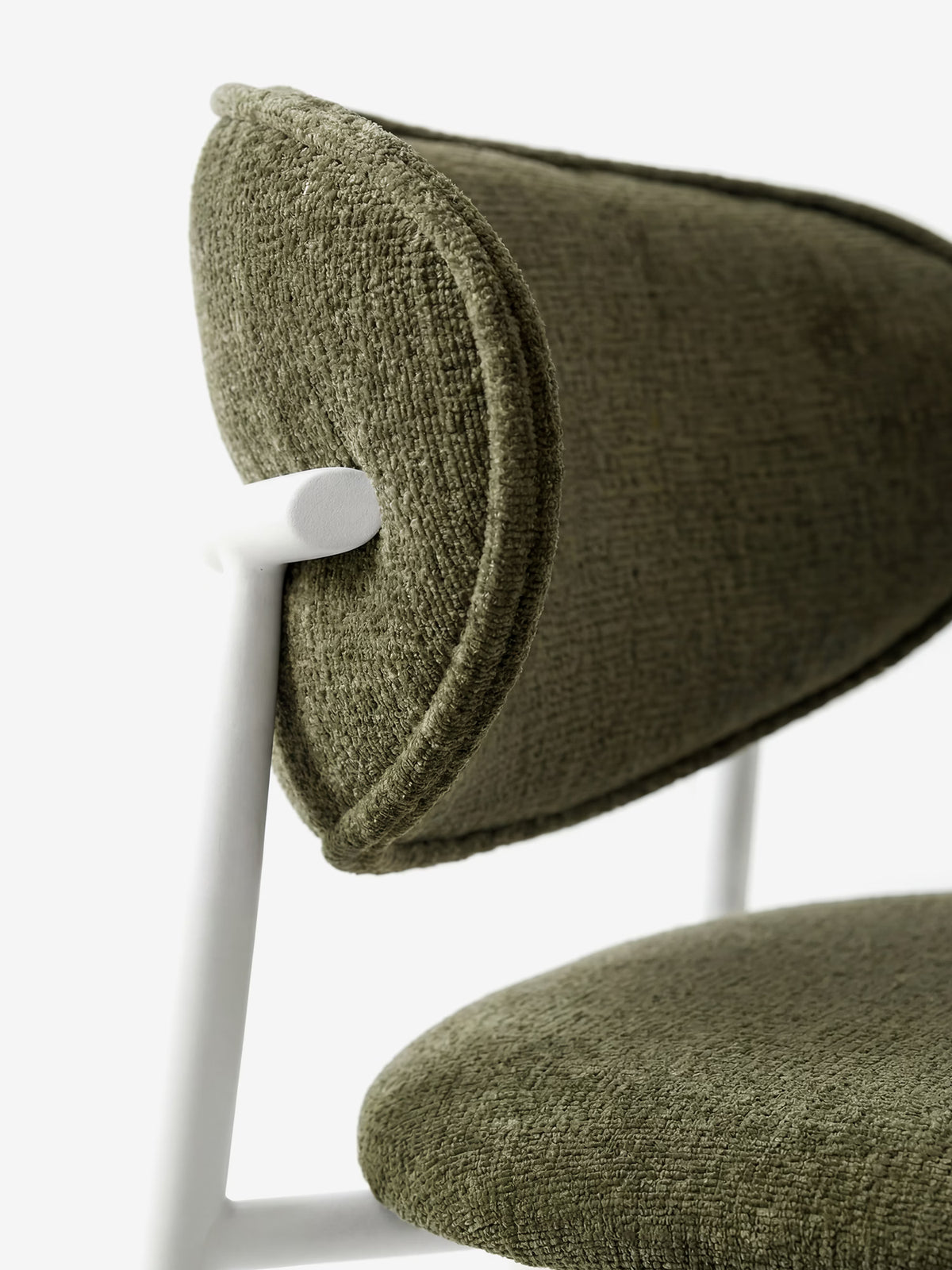 Luce gepolsterter Stuhl aus Chenille Sky - puderblau mit weißem Metallgestell