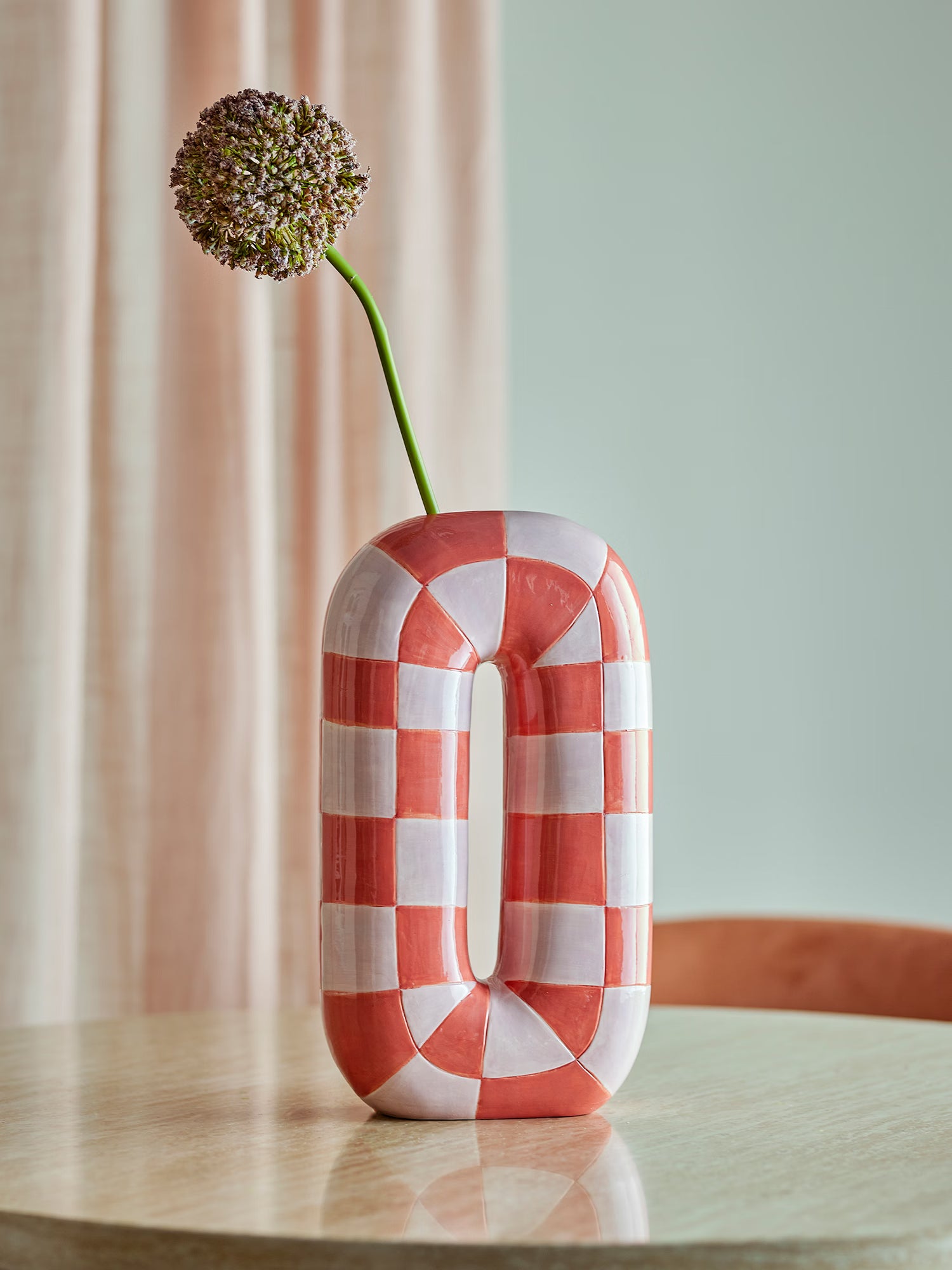 Mae Vase aus Dolomitkeramik in Orange mit skulpturalem Design