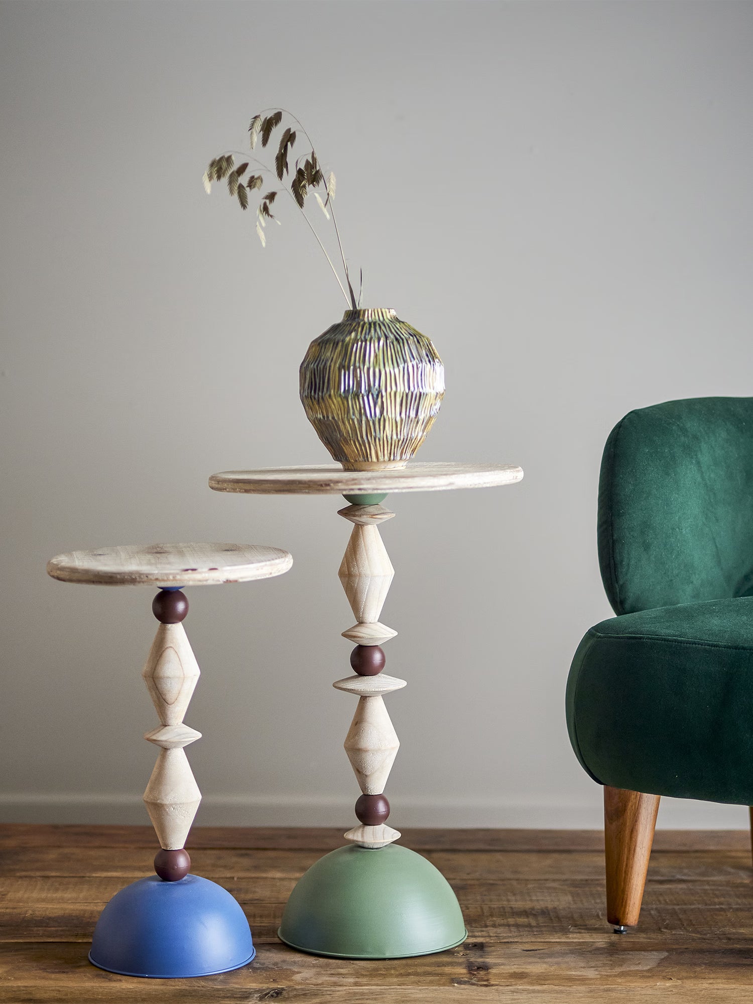 Mannelli Tavolino d'appoggio rotondo in legno di abete e metallo verde - side table Ø40 cm