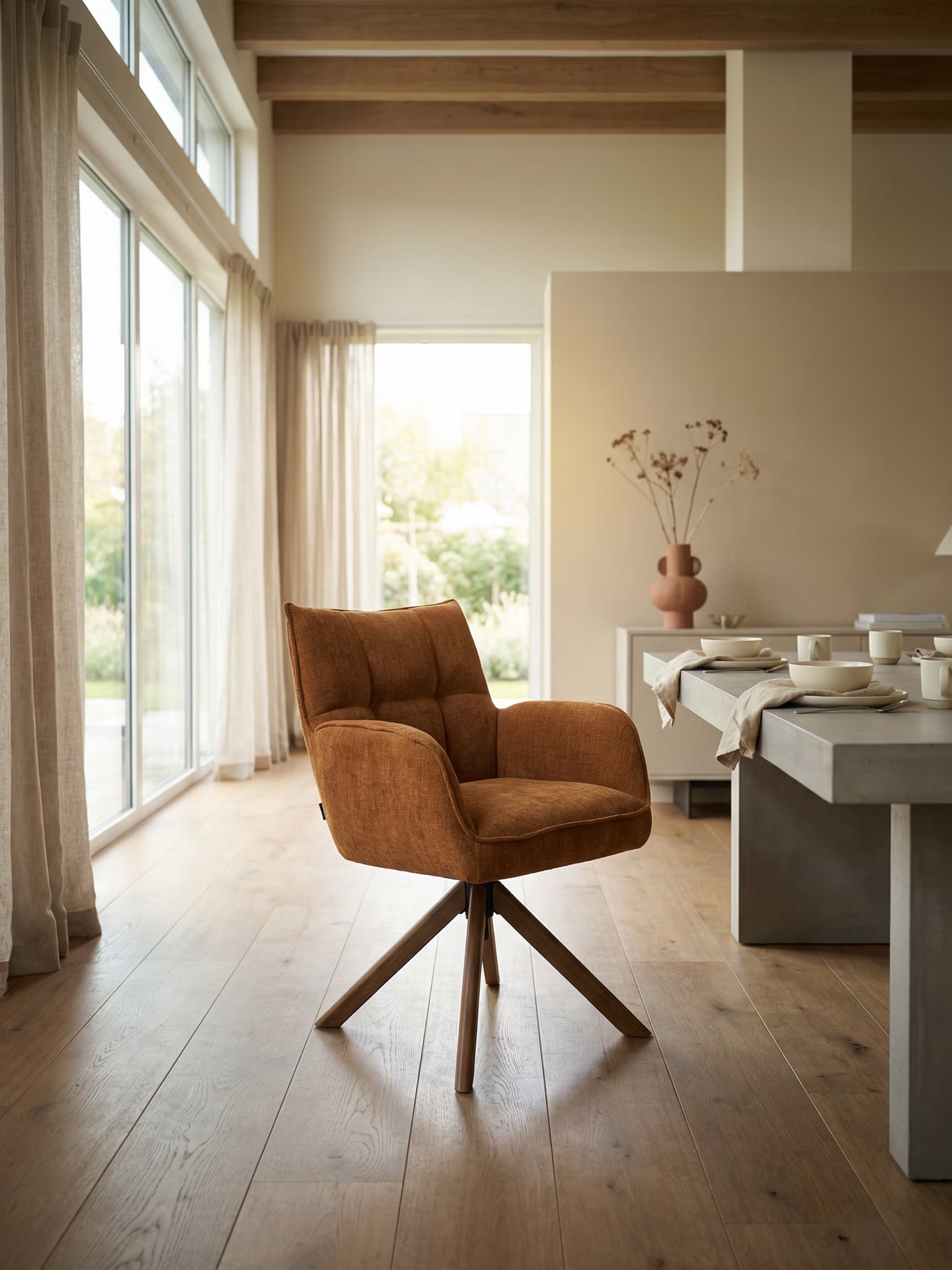 Marilla Chaise pivotante en velours côtelé - dossier matelassé et base en chêne