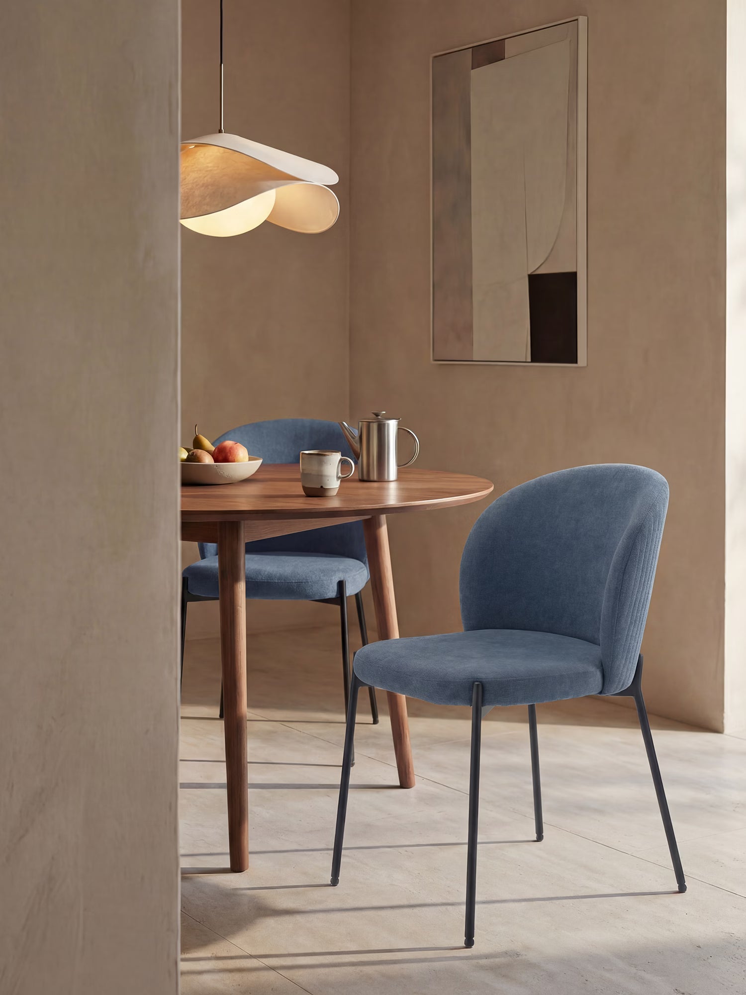 Meggie Chaise rembourrée avec travail canné en tissu et pieds en métal