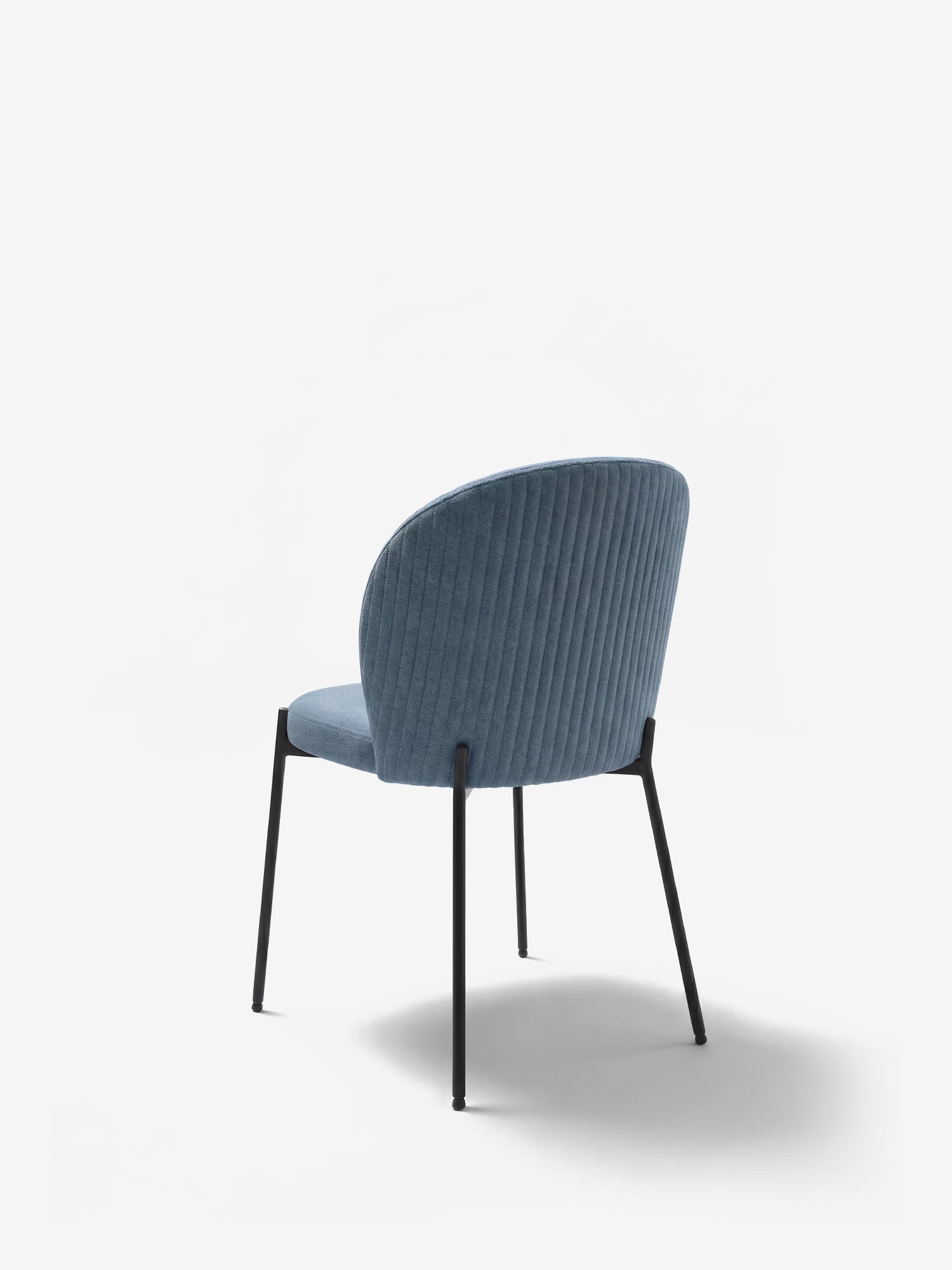 Meggie Chaise rembourrée avec travail canné en tissu et pieds en métal