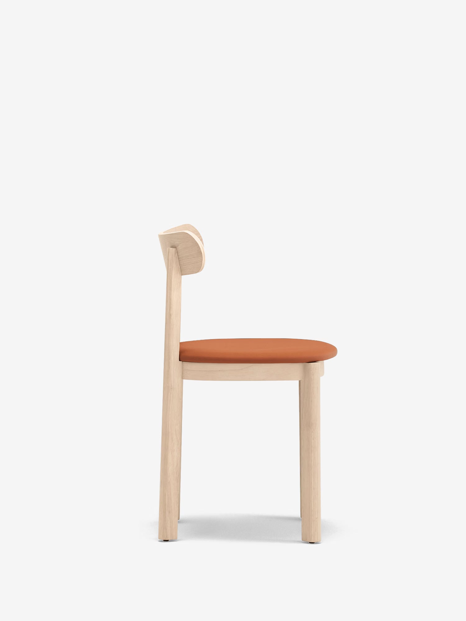 Nara Chaise en frêne et bois massif avec assise rembourrée en cuir vegan