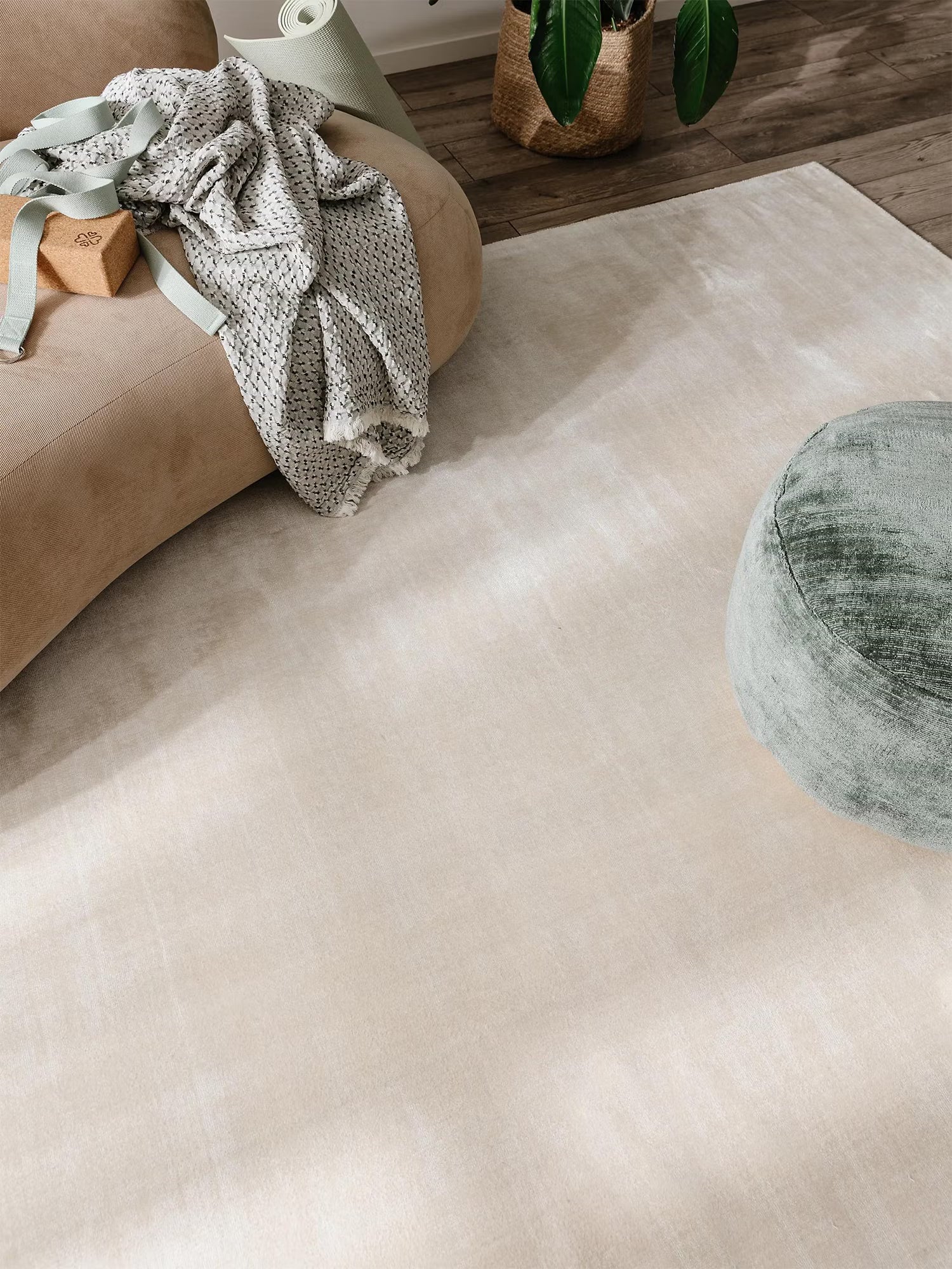 Nova rectangular handwoven viscose rug - short pile and silky sheen