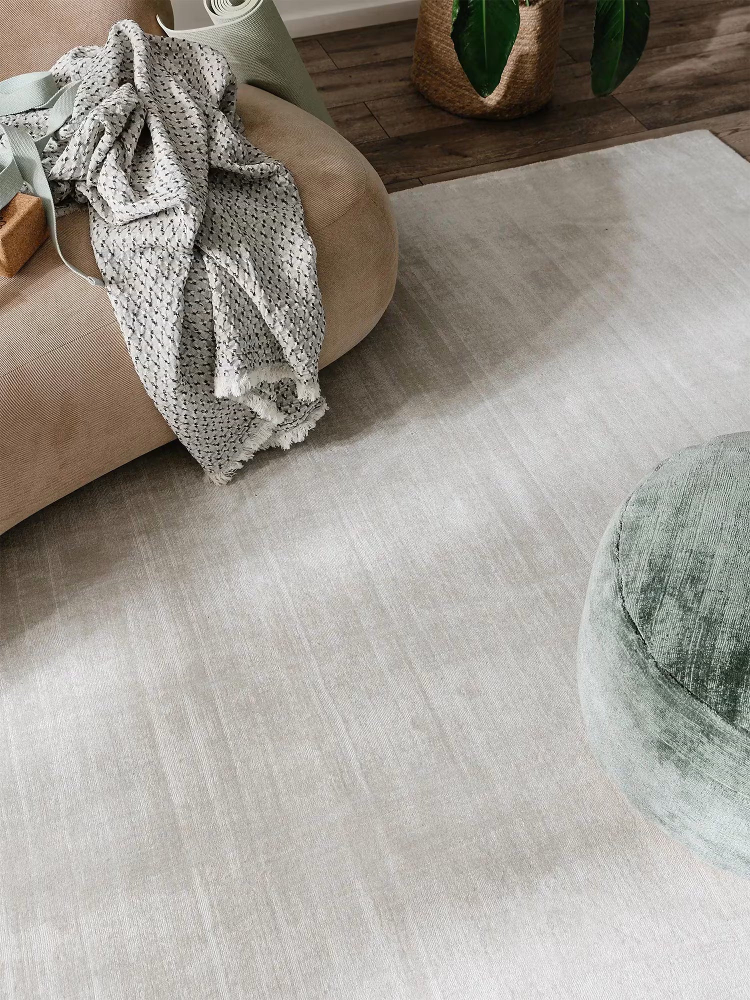 Nova rectangular handwoven viscose rug - short pile and silky sheen