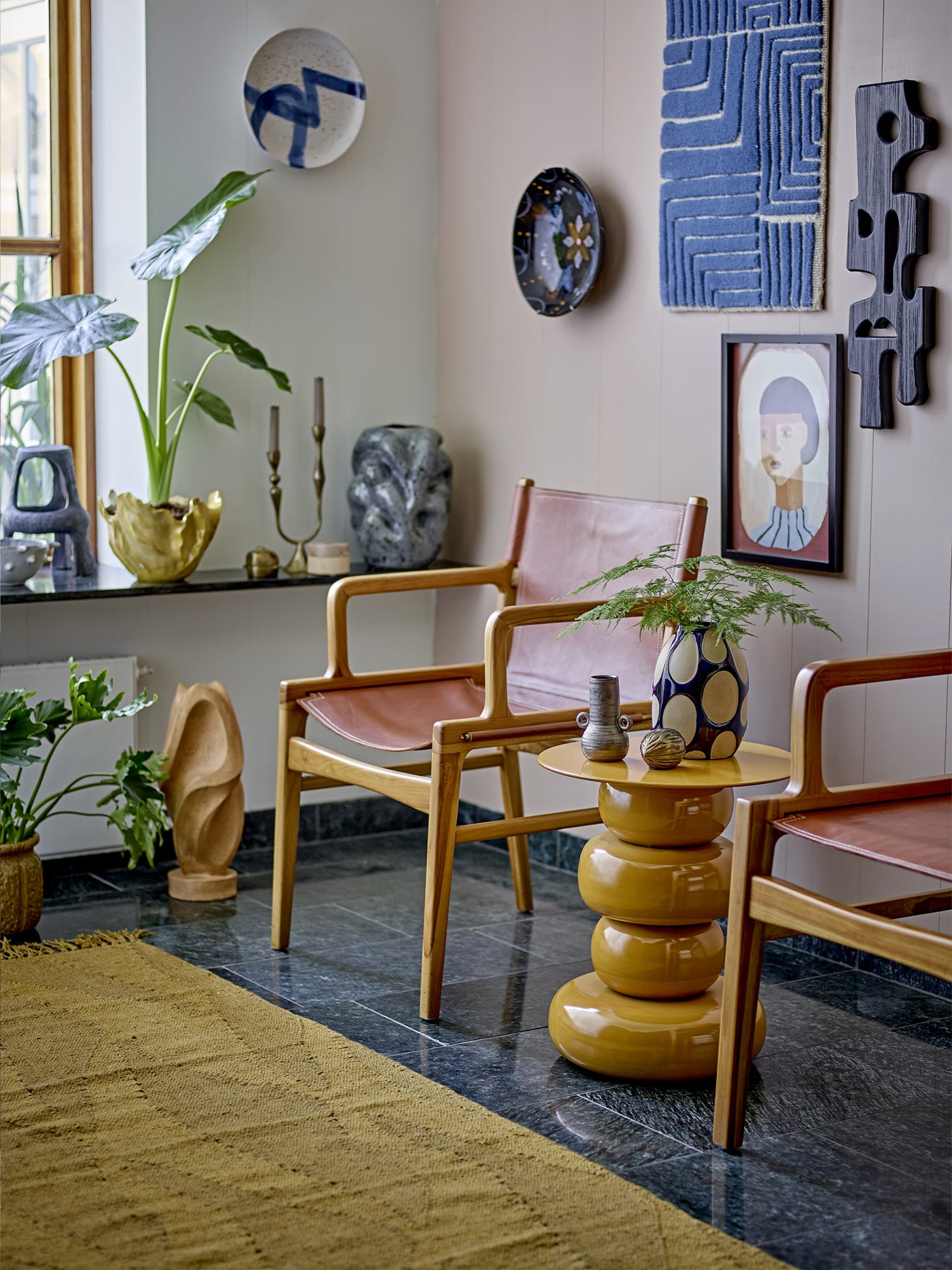 Olonne Round side table Ø41 cm in yellow metal with sculptural design