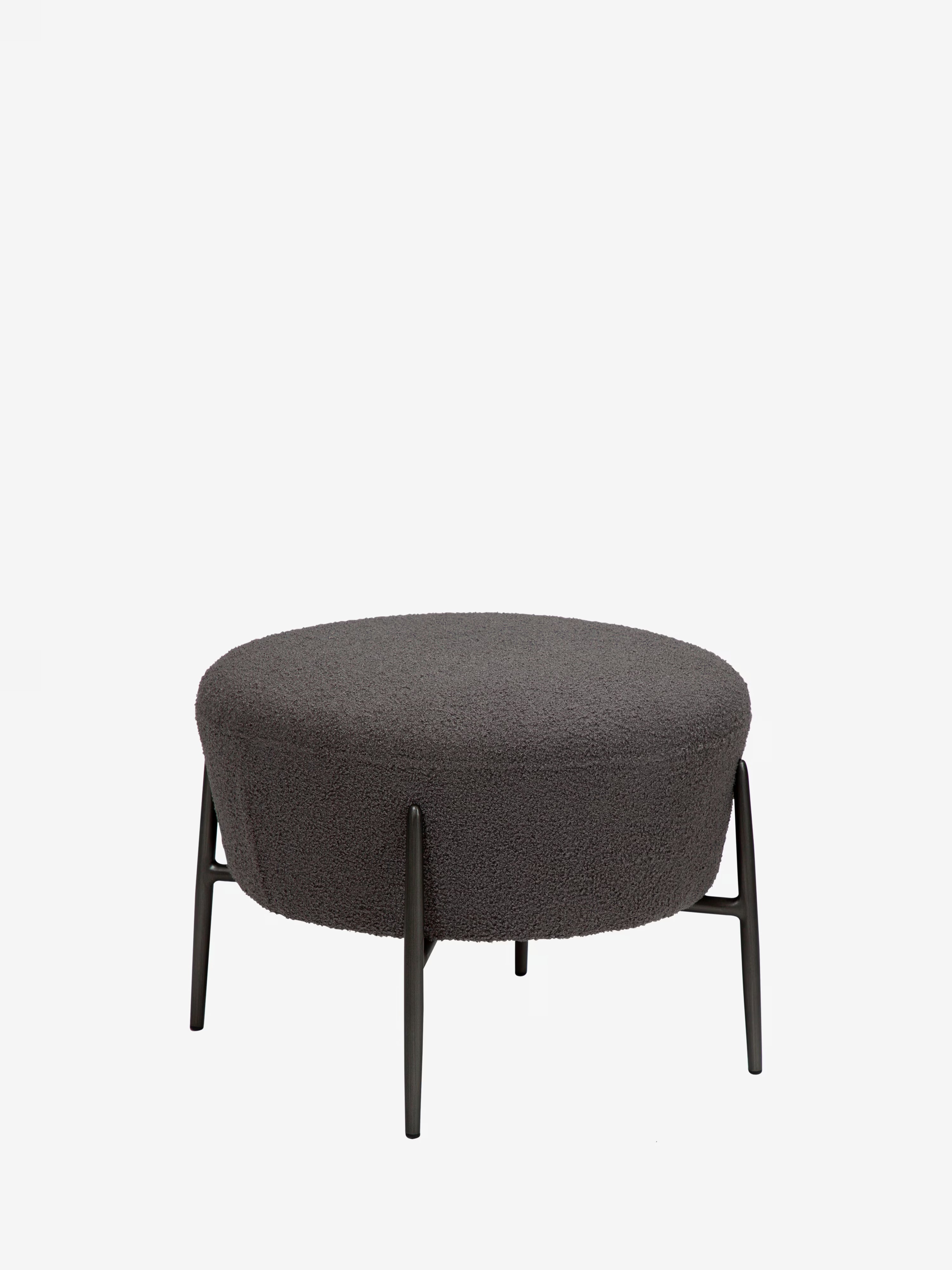 Orbit Pouf – sustainable comfort in RPES bouclé and metal frame