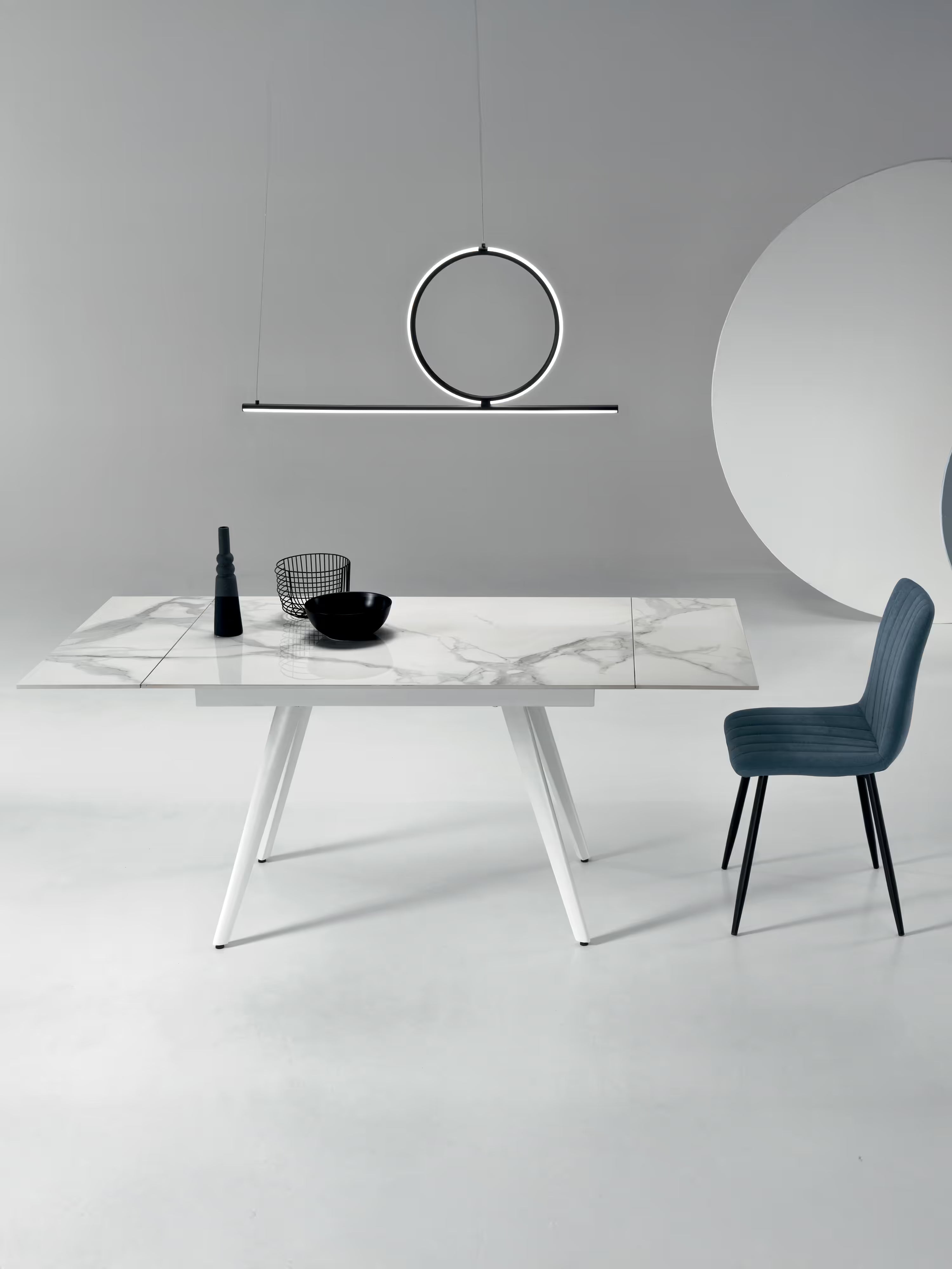 Oreste Tavolo allungabile effetto marmo bianco – base in metallo bianco 120 (180) x 80 cm