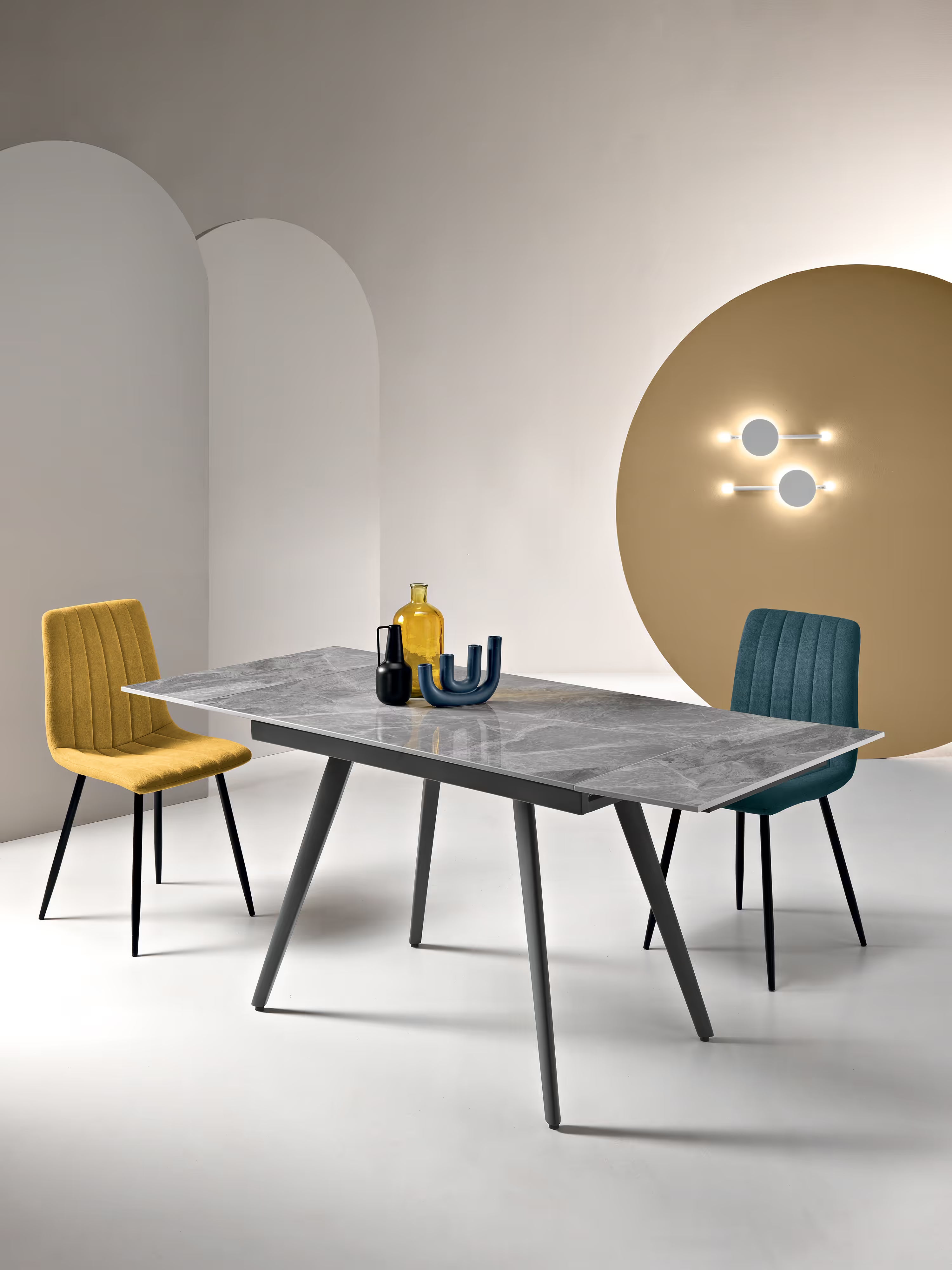 Oreste Tavolo allungabile effetto marmo grigio – base in metallo antracite 120 (180) x 80 cm