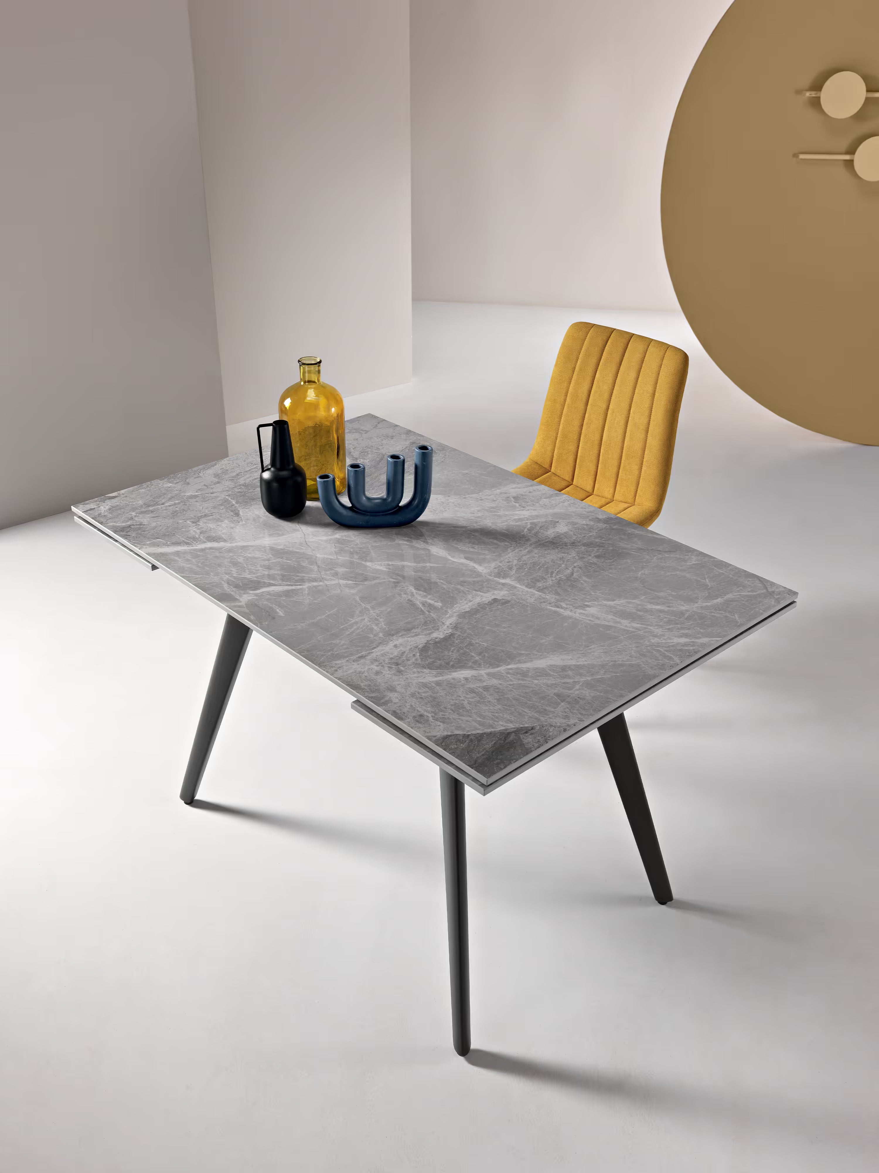 Oreste Mesa extensible efecto mármol gris – base de metal antracita 120 (180) x 80 cm