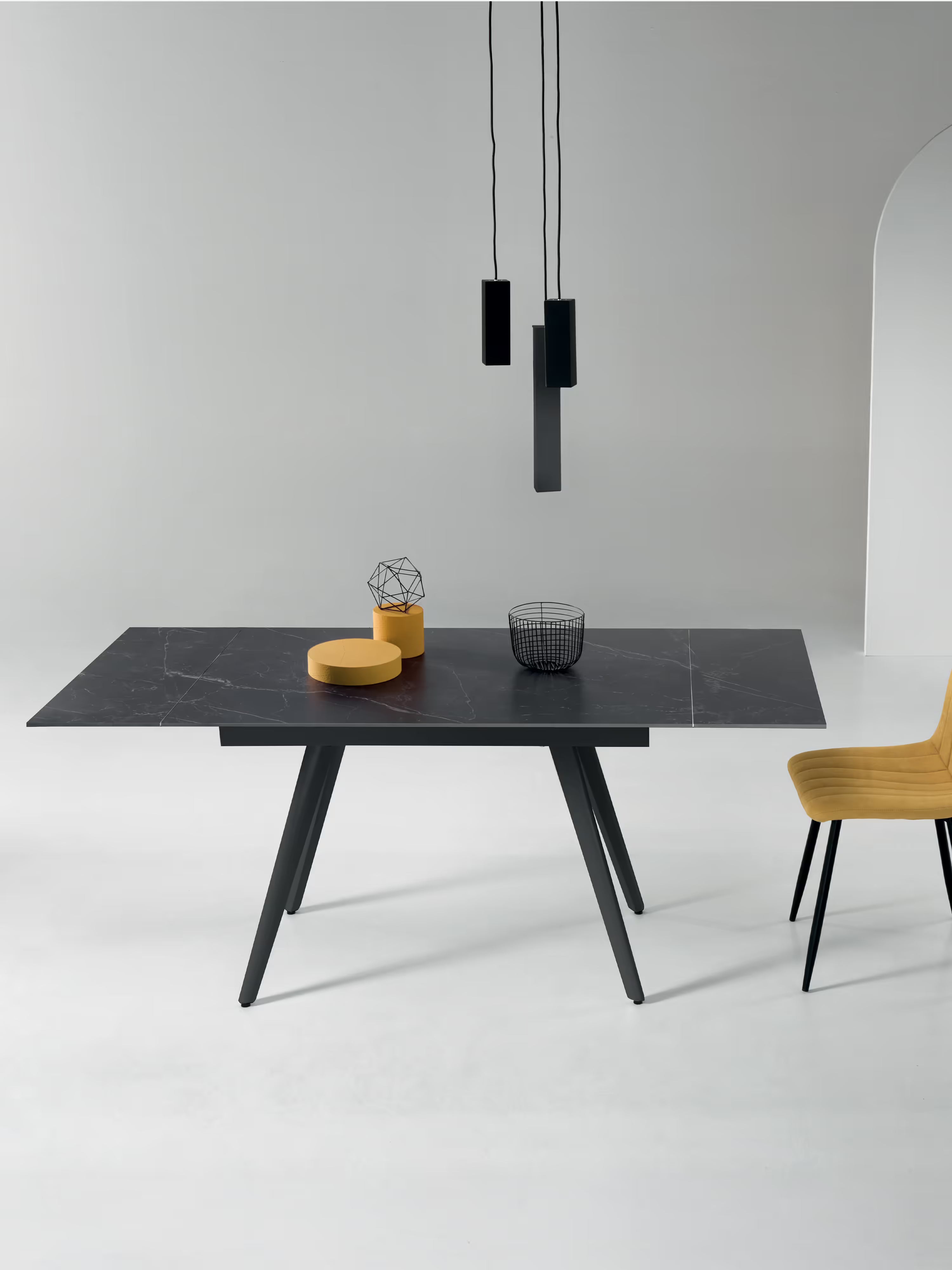 Oreste Tavolo allungabile effetto marmo nero – base in metallo nero 120 (180) x 80 cm