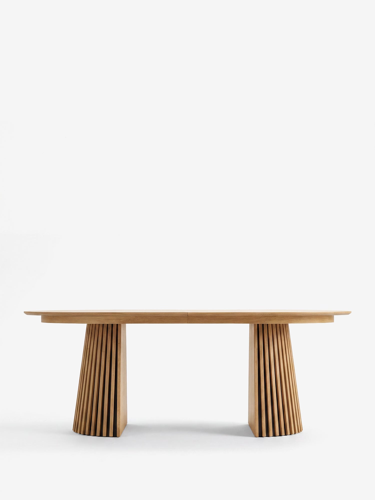 Osaka Mesa de comedor extensible en roble natural y bases escultóricas - de 200 a 300 cm FSC® 100%