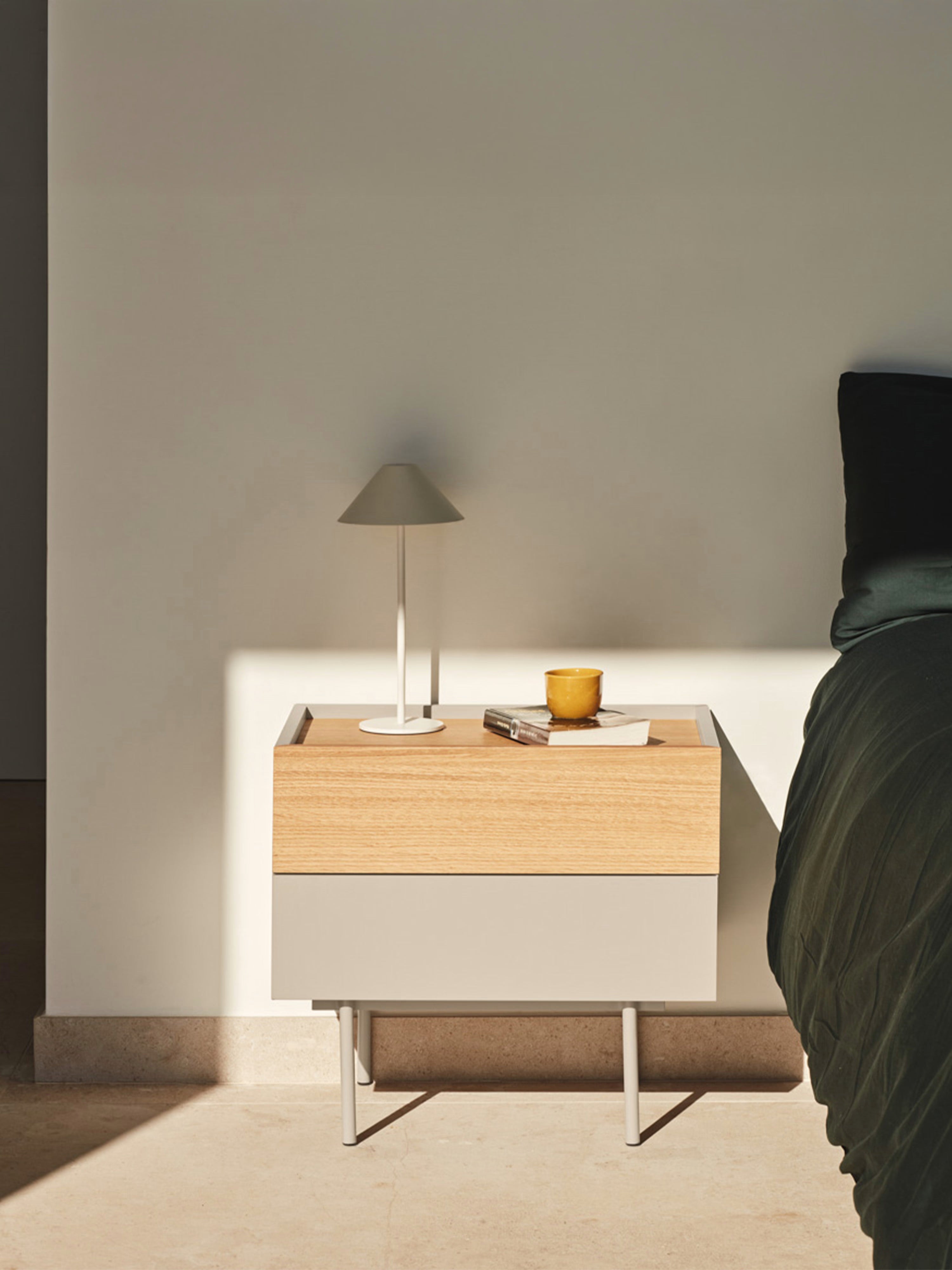 Otto comodino in rovere e beige sabbia – design moderno 50 x 47 cm