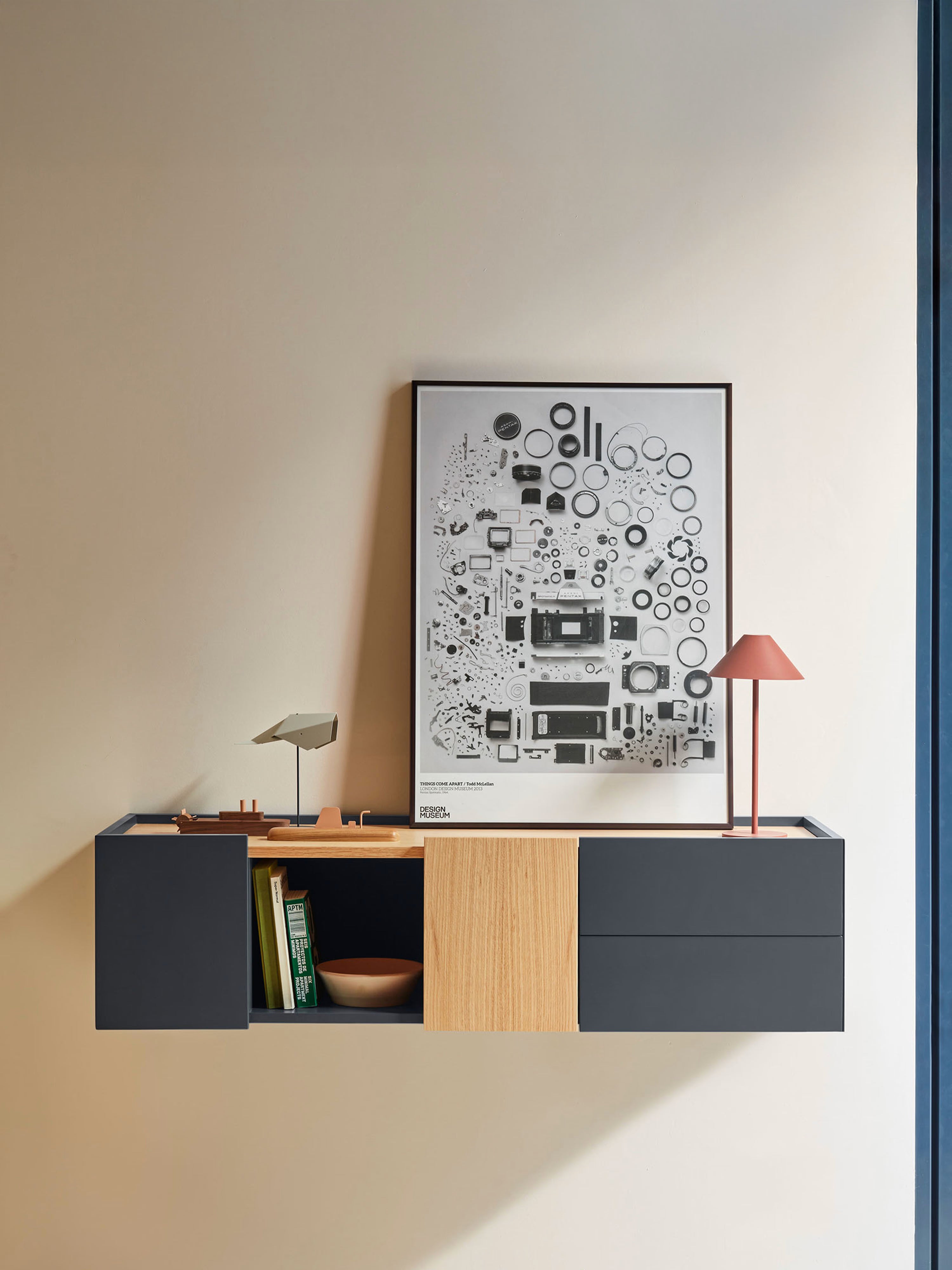 Otto consola suspendida en roble natural y mdf lacado antracita 110 x 29 cm