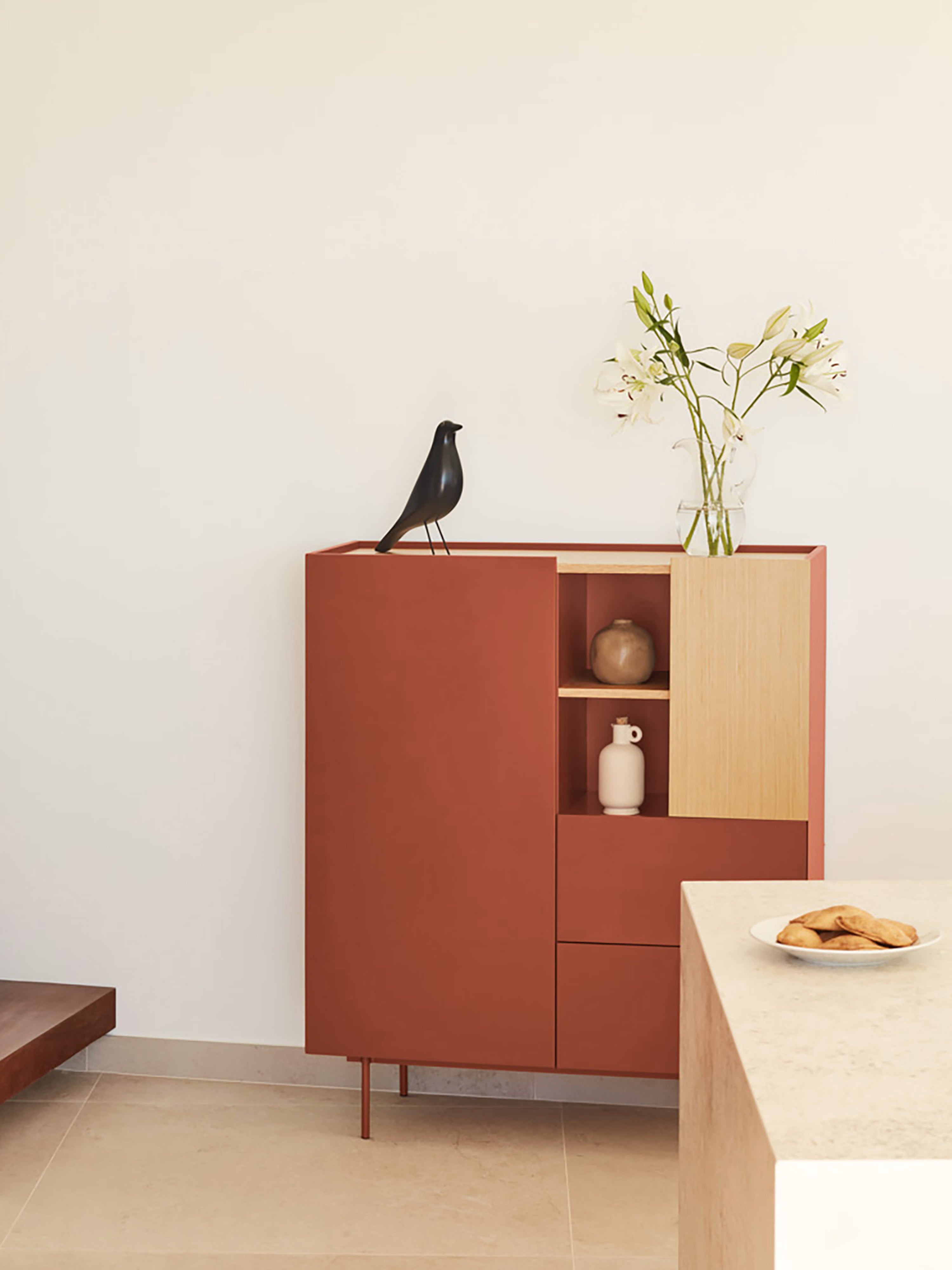 Otto aparador alto en roble y MDF terracota - Aparador moderno 100 x 120 cm
