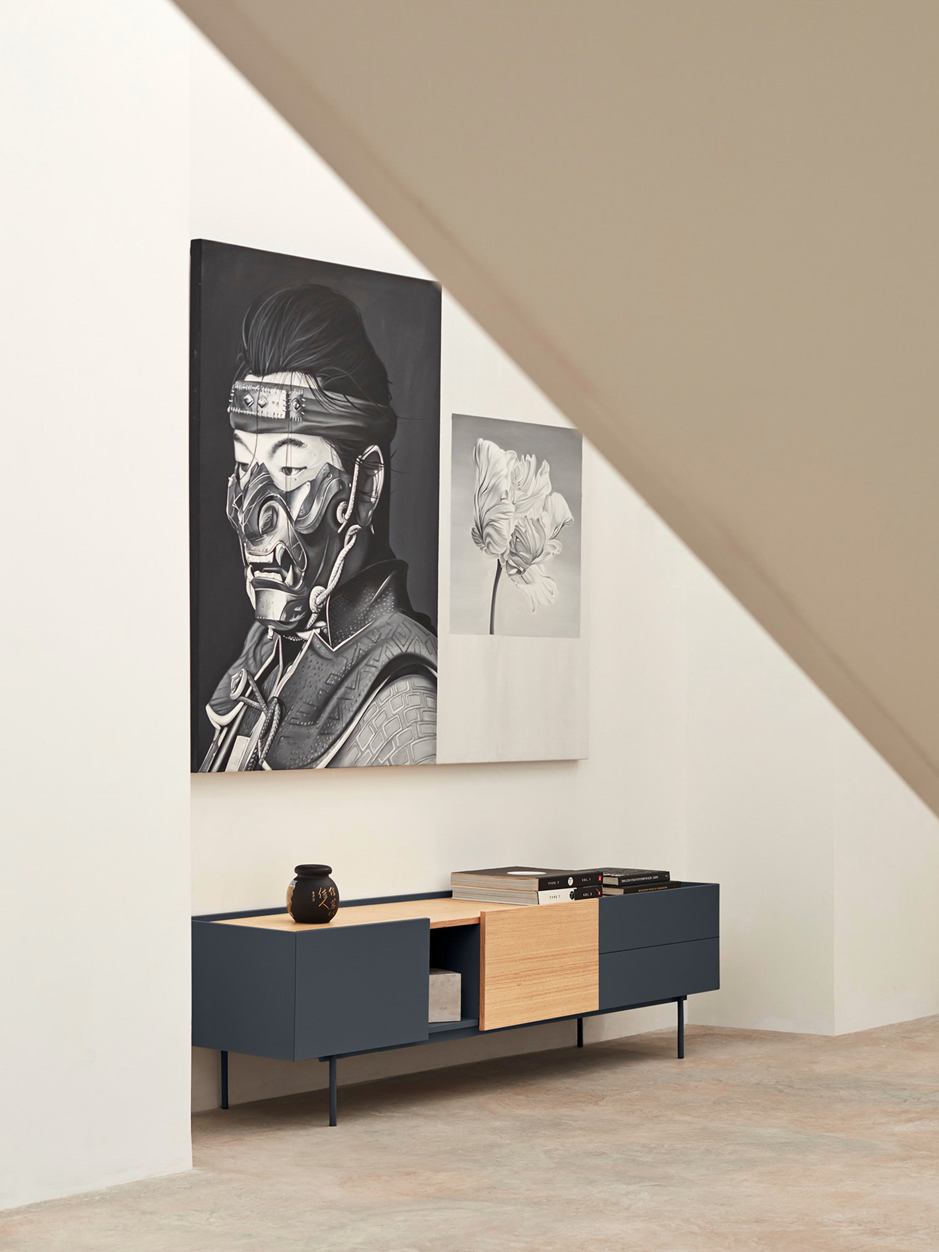 Otto mueble TV con 2 puertas y 2 cajones en roble y metal gris antracita 180 x 45 cm