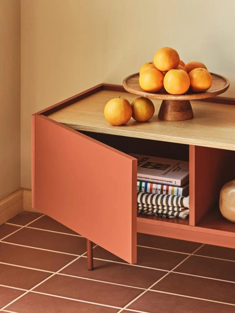 Otto mueble TV con 2 puertas y 2 cajones en roble y metal terracota 180 x 45 cm
