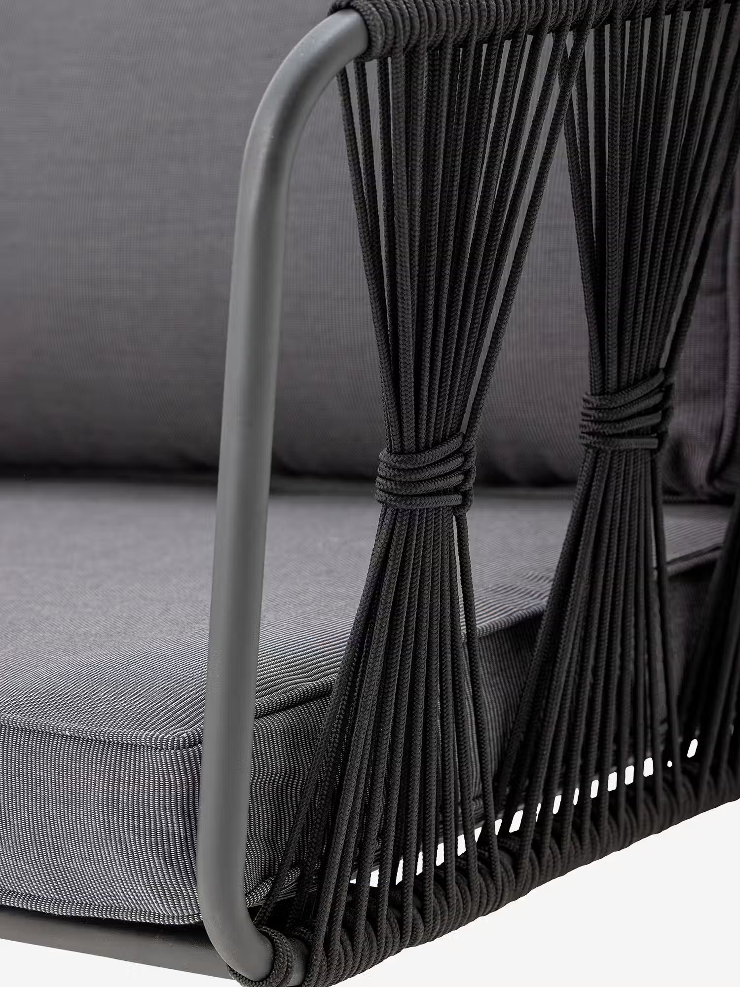 Pavone Sofá de exterior en metal y cuerda negra trenzada 174 cm - diseño minimalista y elegante