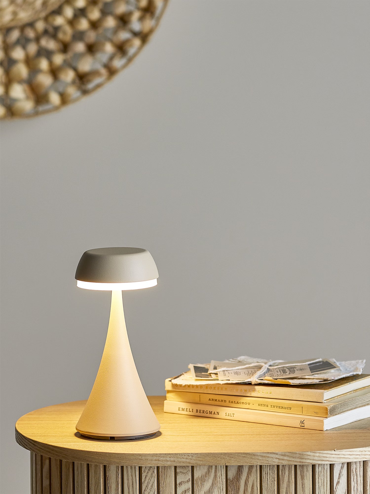 Pepple Lampe de table portable et rechargeable - en aluminium beige aussi pour extérieur