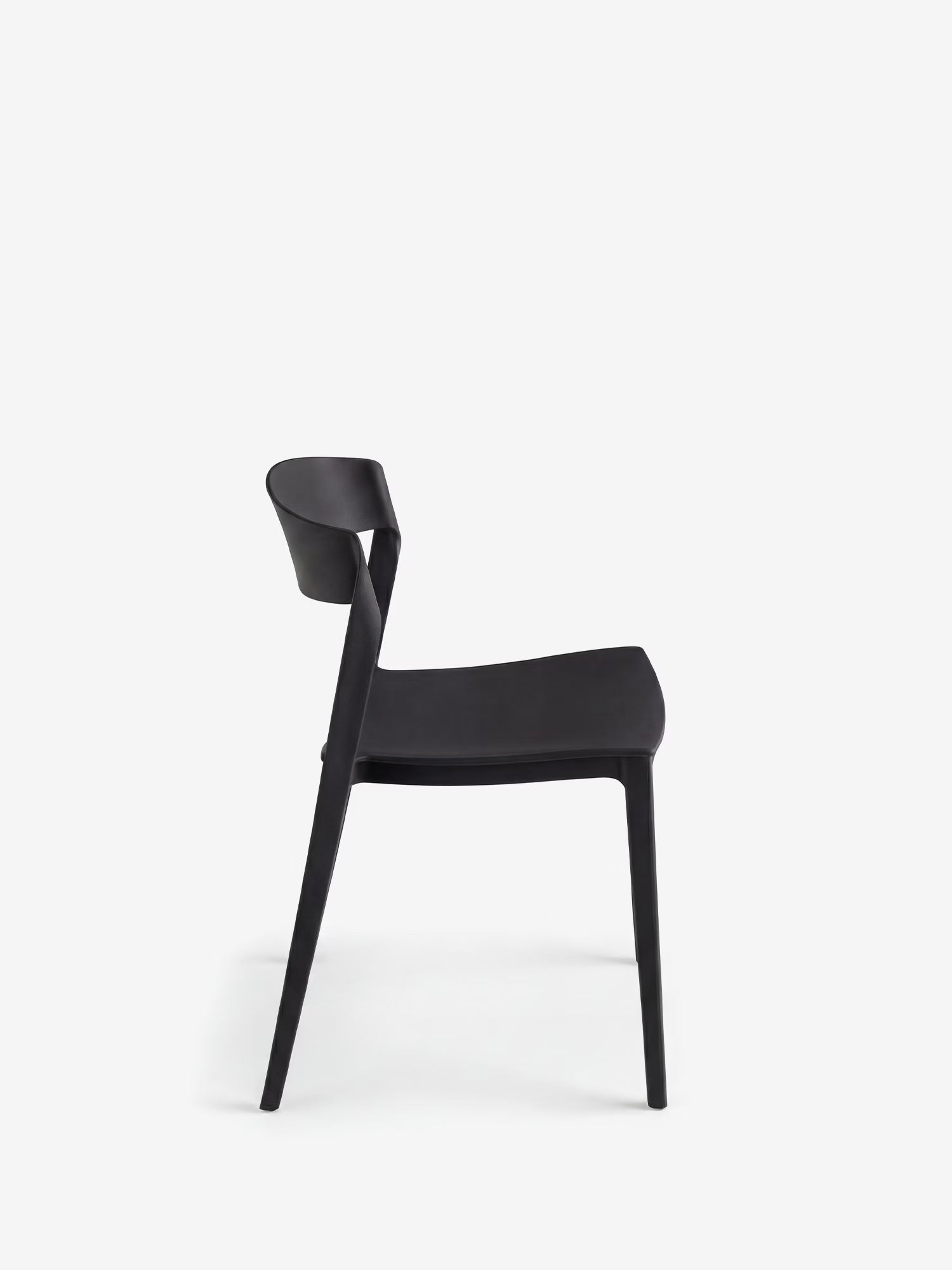 Perla Silla apilable de polipropileno con diseño moderno y versátil