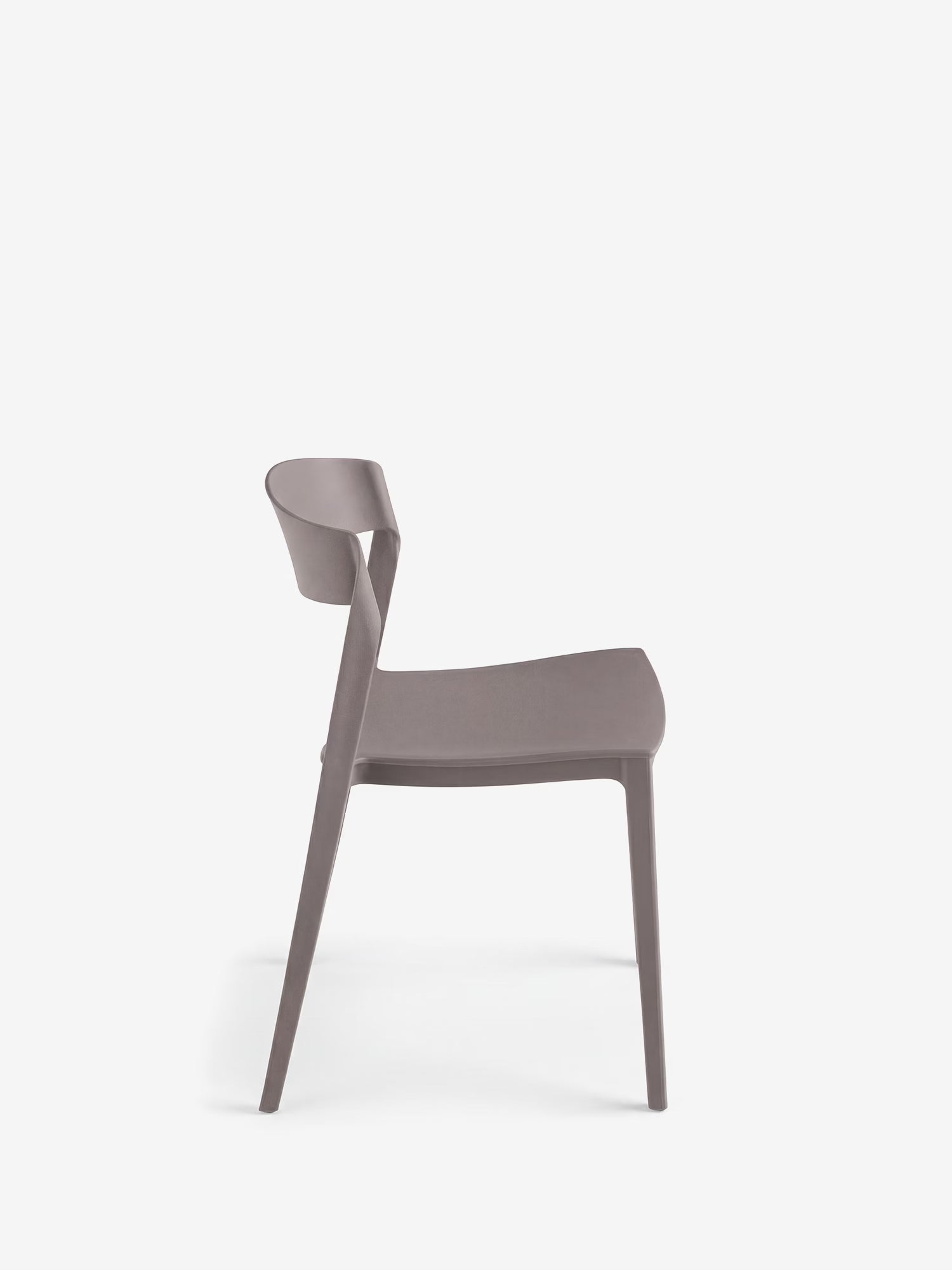 Perla Silla apilable de polipropileno con diseño moderno y versátil