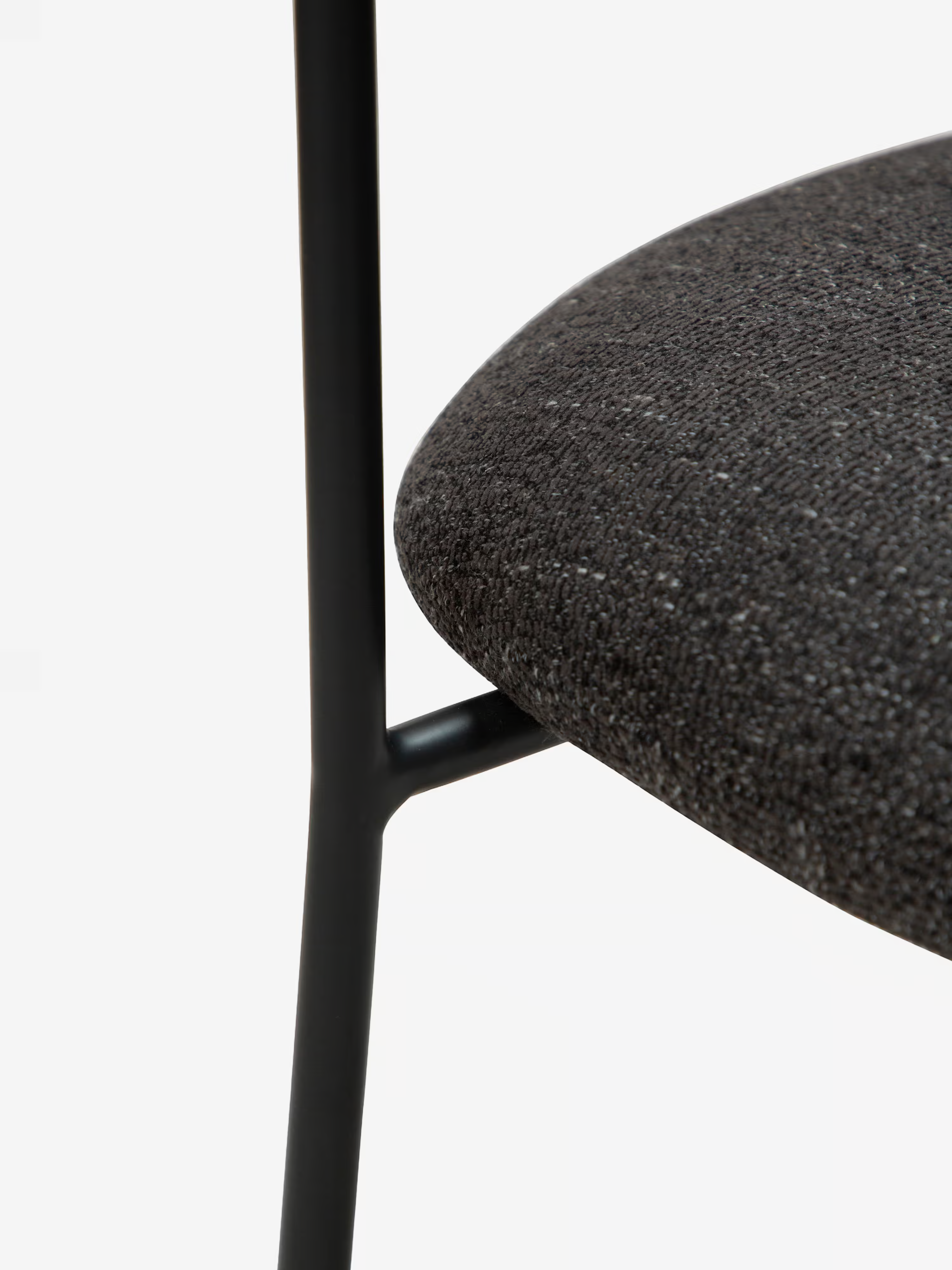 Plenti Chaise avec accoudoirs en tissu bouclé et structure en métal - design léger et élégant