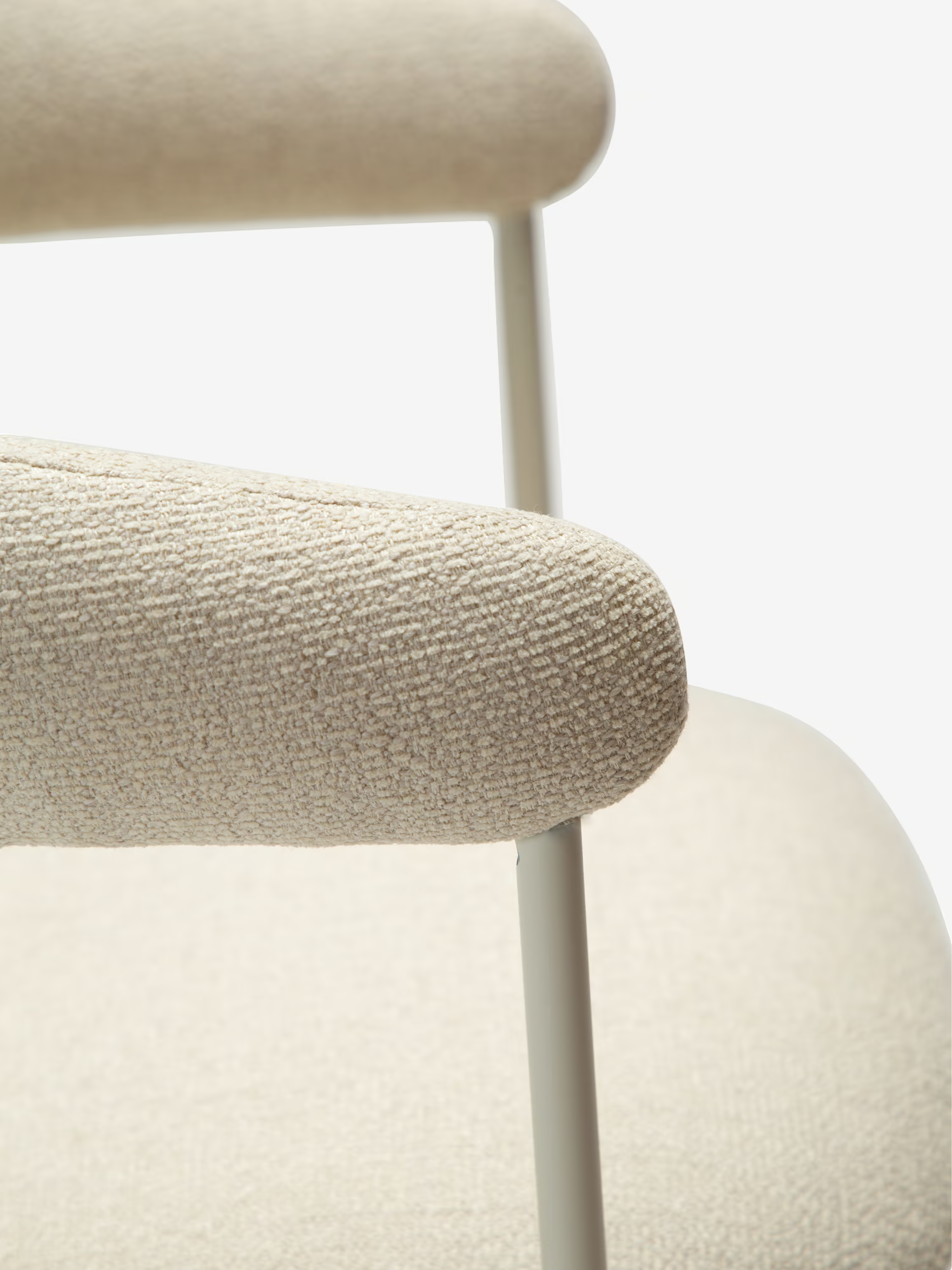 Plenti Chaise avec accoudoirs en tissu bouclé et structure en métal - design léger et élégant