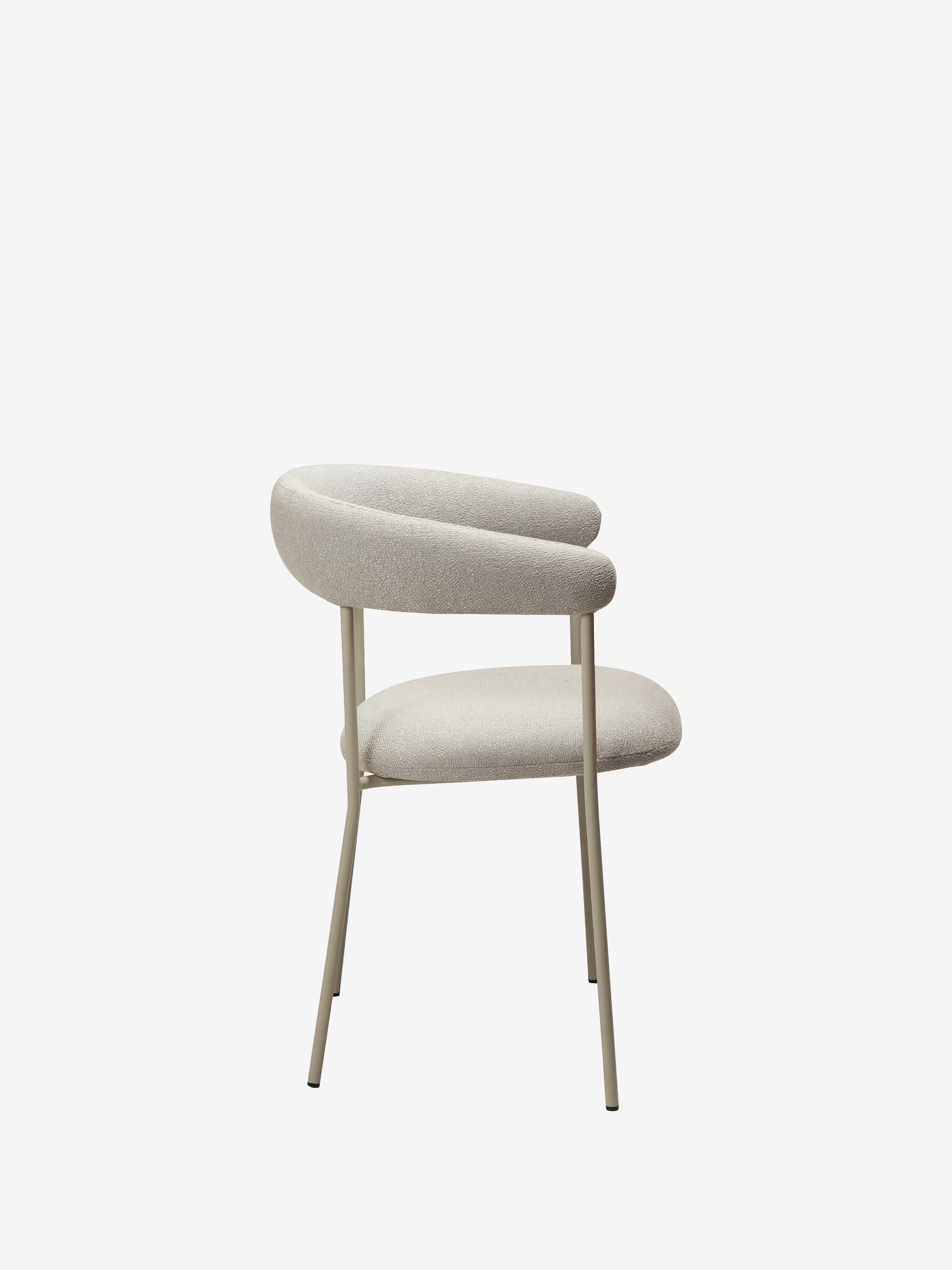 Plenti Chaise avec accoudoirs en tissu bouclé et structure en métal - design léger et élégant