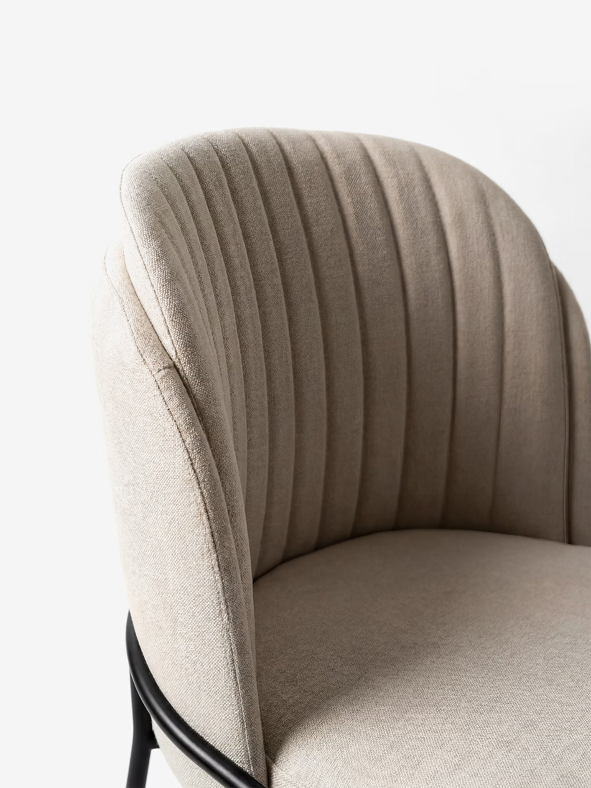 Plissé upholstered chair in waterproof cream fabric - pleated backrest and black metal legs