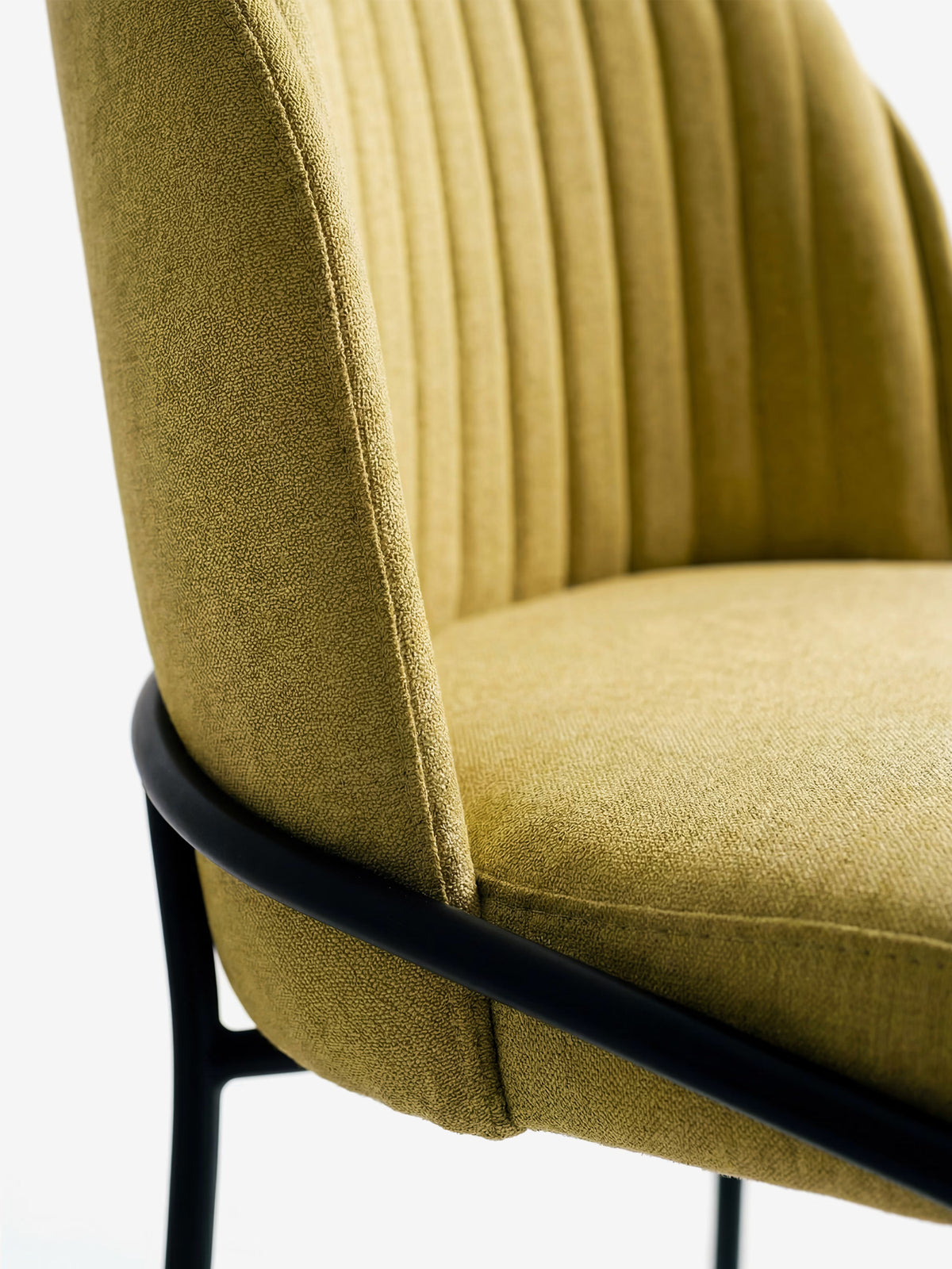 Plissé upholstered chair in waterproof cream fabric - pleated backrest and black metal legs