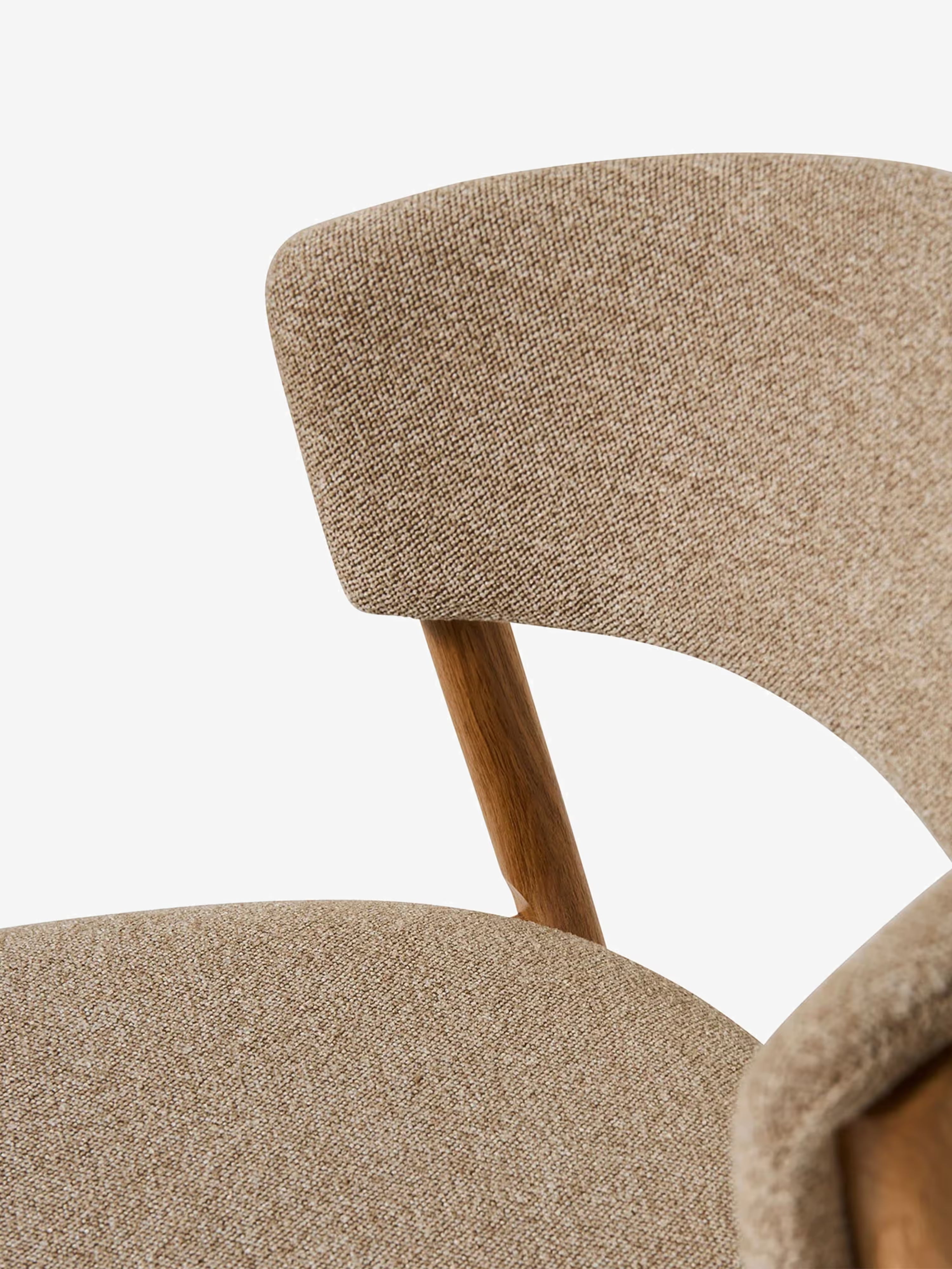Revere chaise en velours côtelé beige et bois de chêne naturel FSC